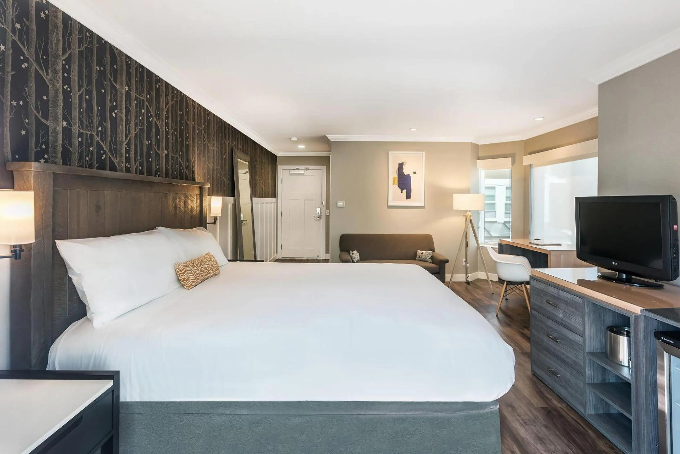 Bedroom, Bed in UpValley Inn & Hot Springs, an Ascend Collection Hotel
