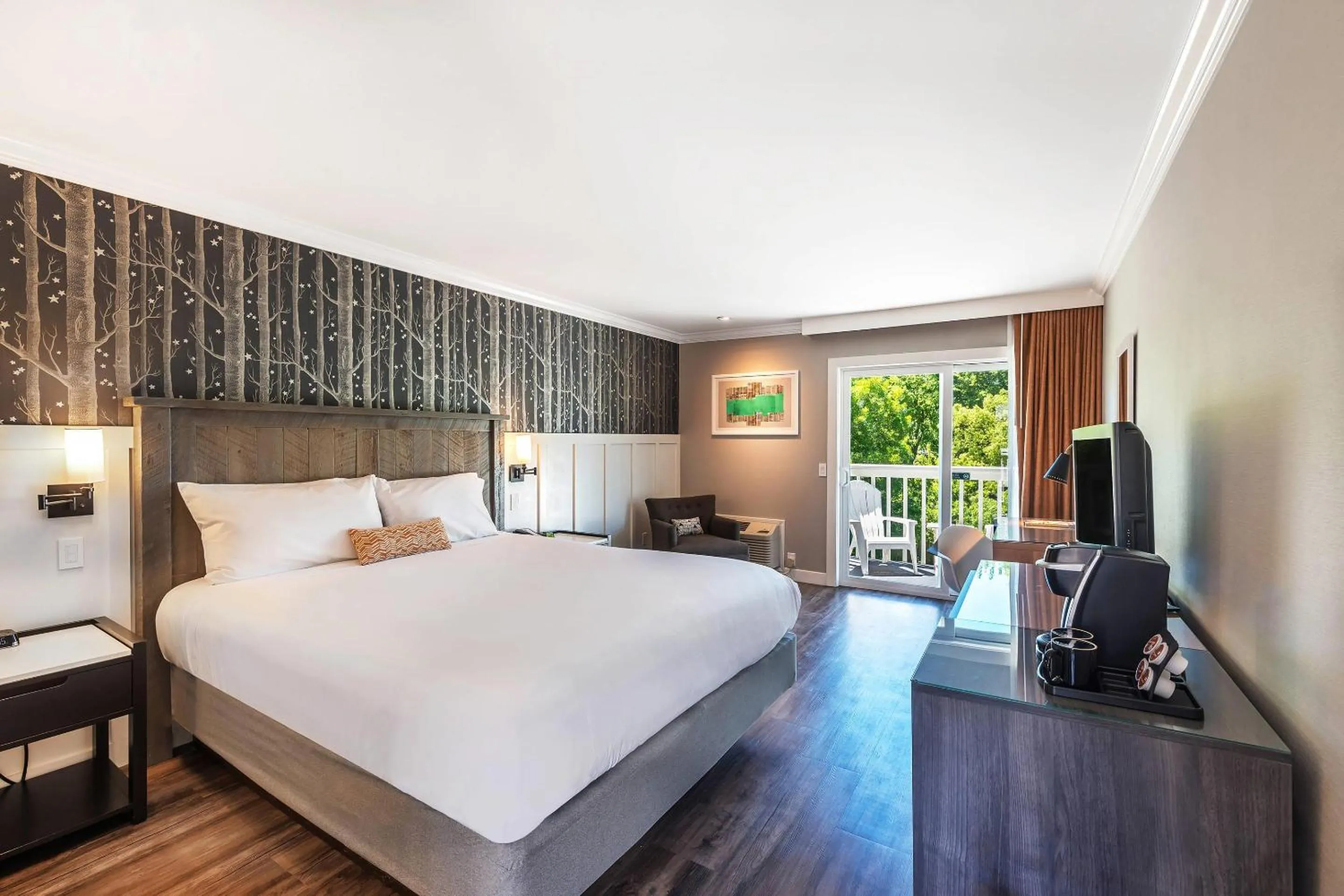 Bedroom, Bed in UpValley Inn & Hot Springs, an Ascend Collection Hotel