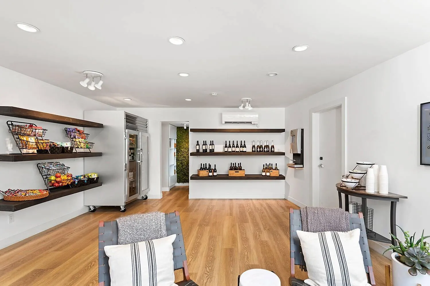 Lobby or reception in UpValley Inn & Hot Springs, an Ascend Collection Hotel