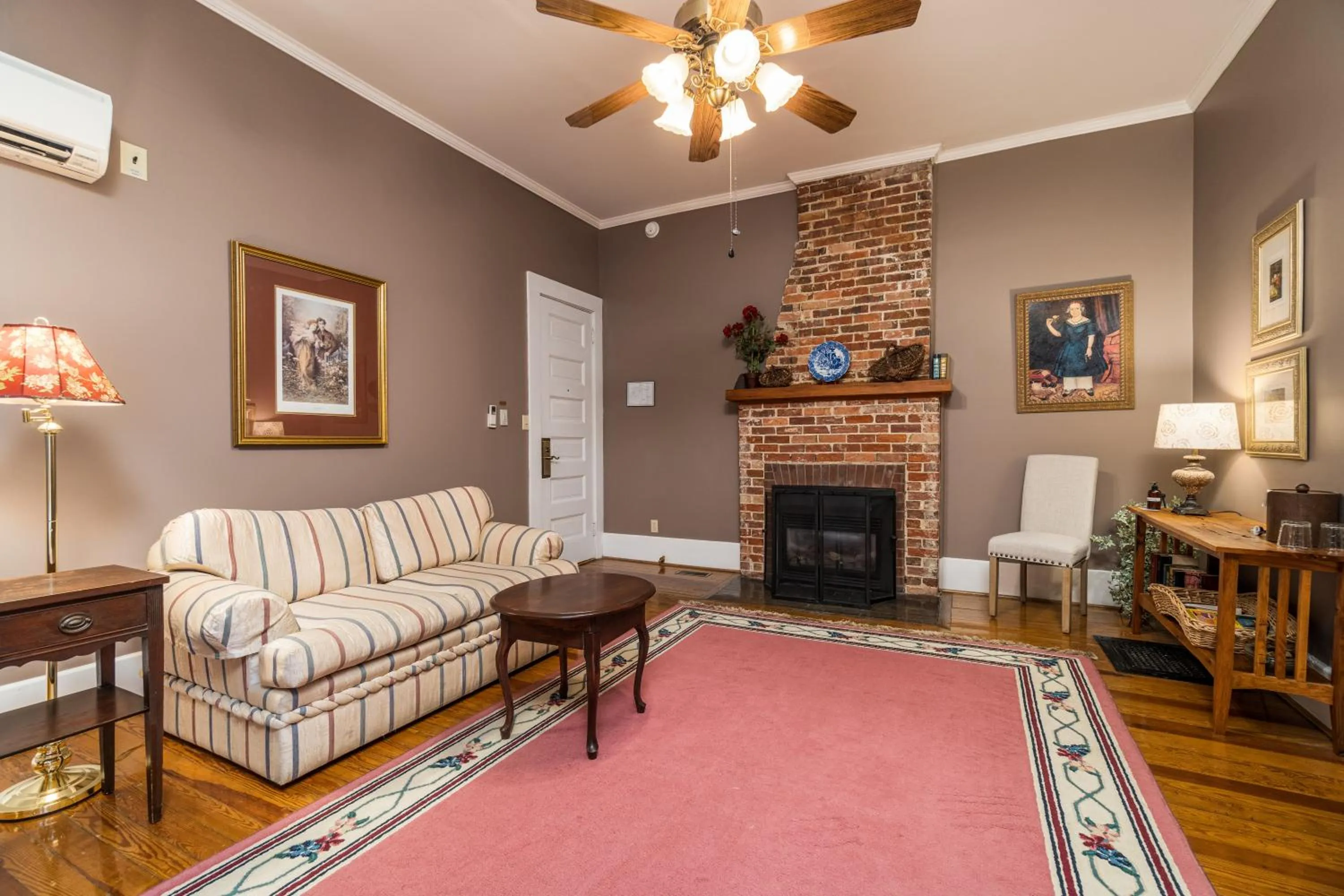 flat iron in Highland Lake Inn & Resort - Flat Rock