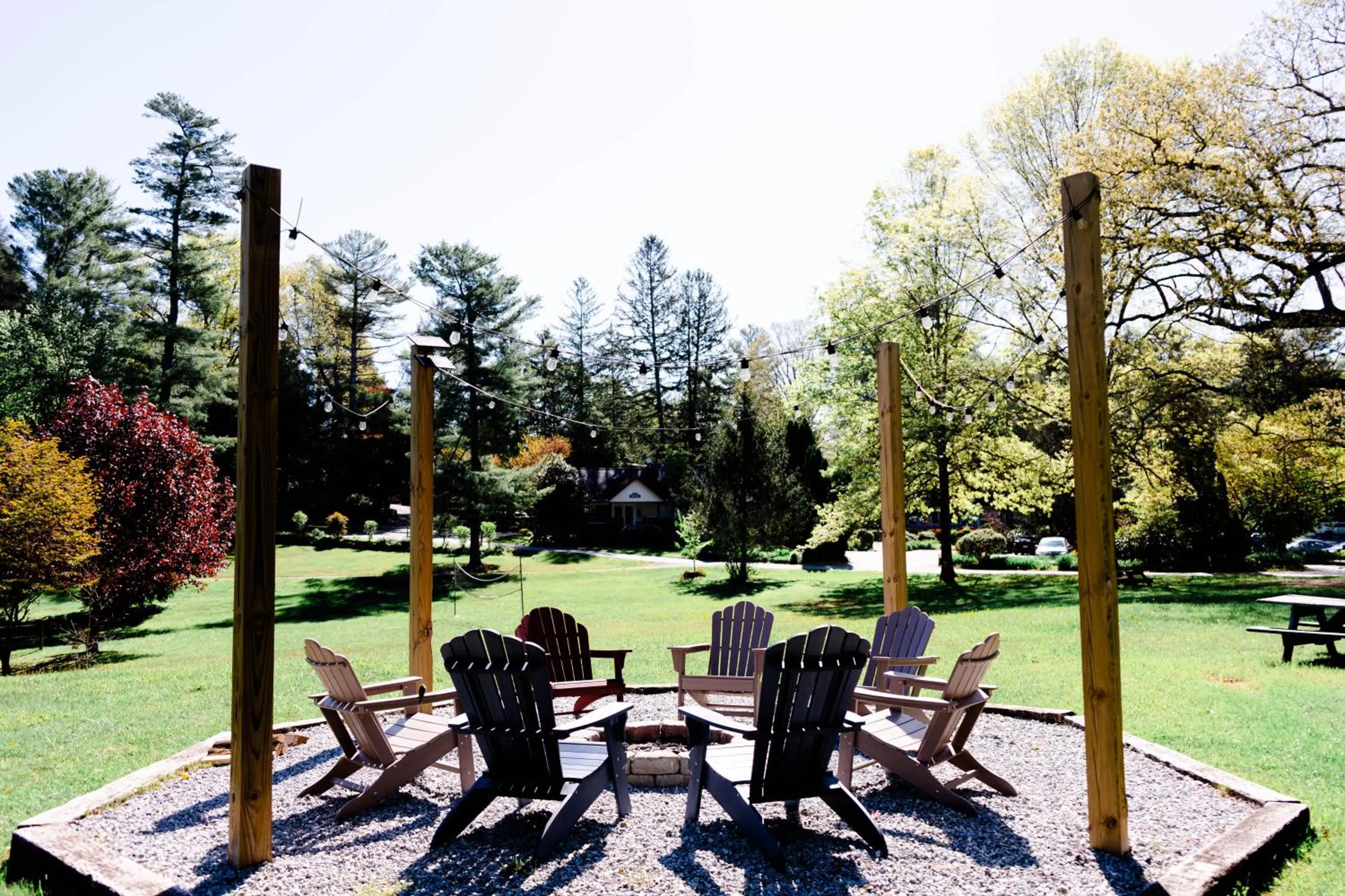 Inner courtyard view in Highland Lake Inn & Resort - Flat Rock