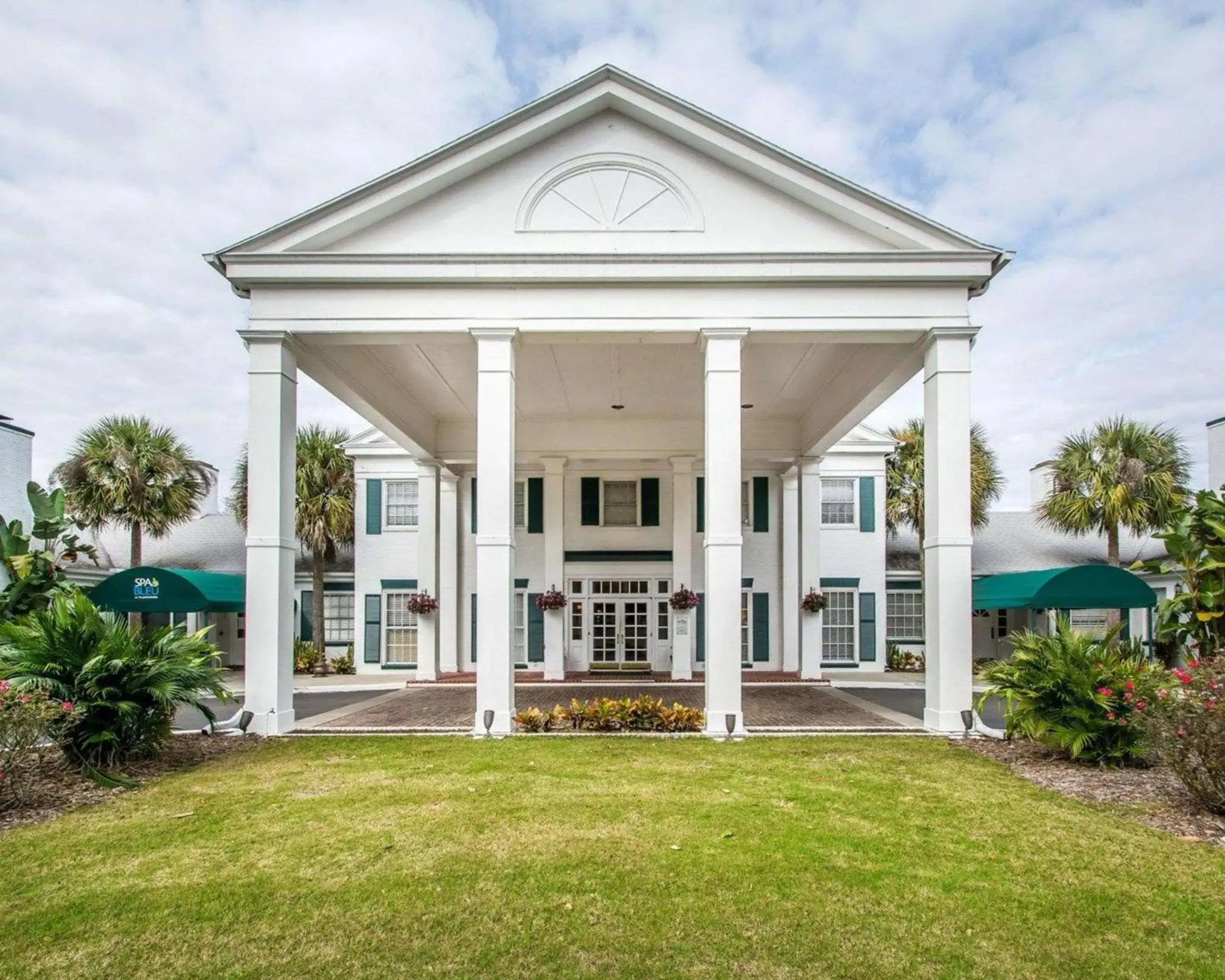 Property building in Plantation Resort on Crystal River, Ascend Hotel Collection Property building in Plantation Resort on Crystal River, Ascend Hotel Collection