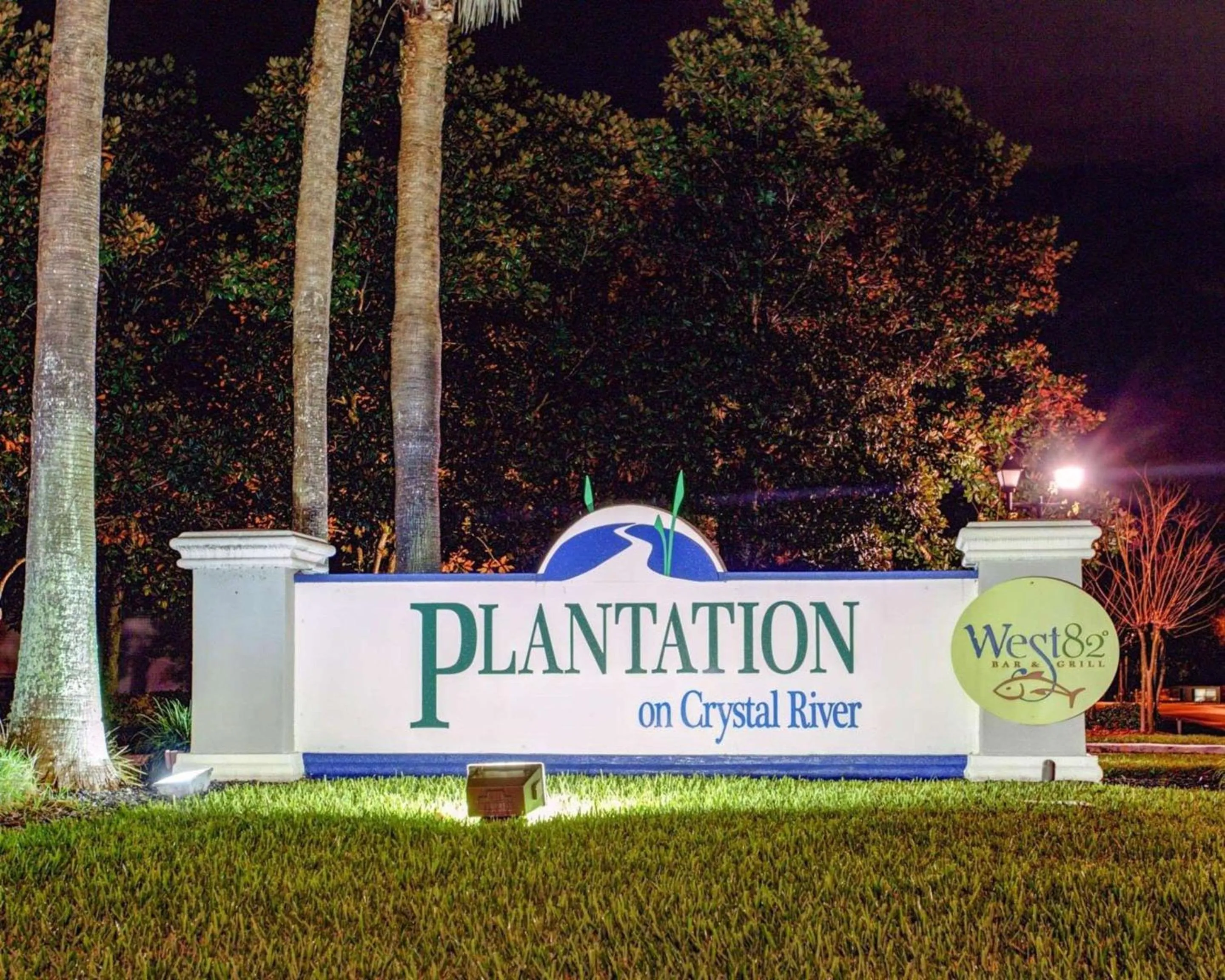 Property building in Plantation Resort on Crystal River, Ascend Hotel Collection
