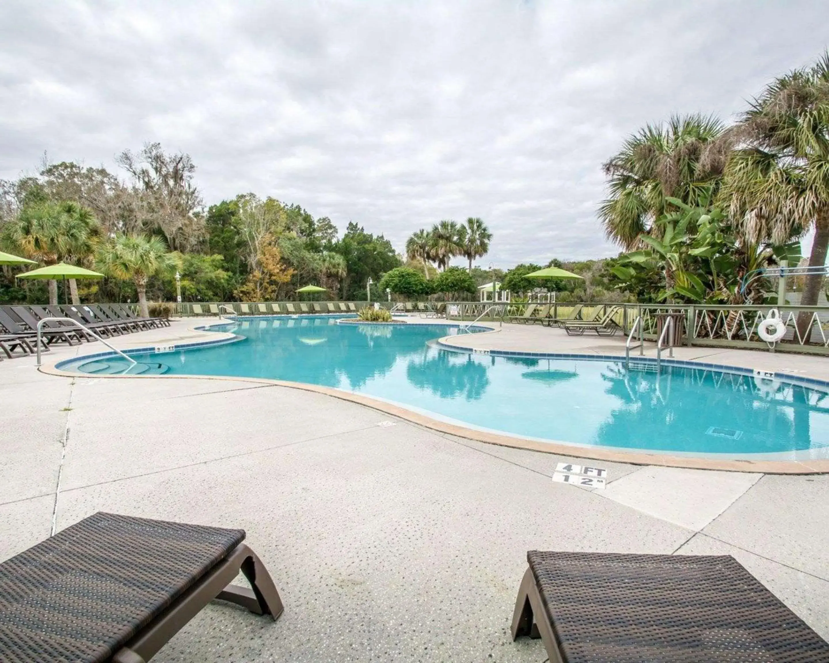 Swimming pool in Plantation Resort on Crystal River, Ascend Hotel Collection Swimming pool in Plantation Resort on Crystal River, Ascend Hotel Collection