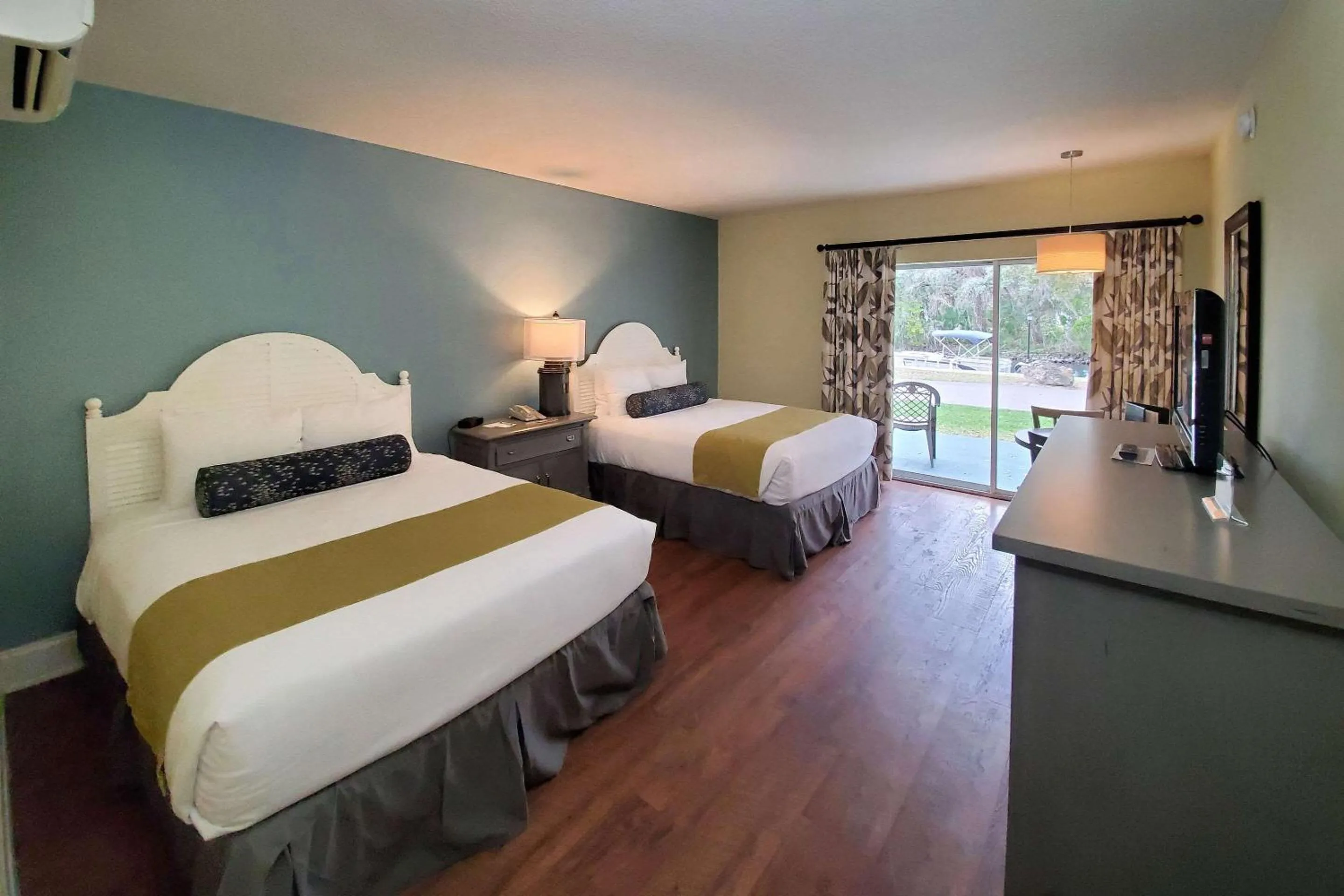 Bedroom in Plantation Resort on Crystal River, Ascend Hotel Collection