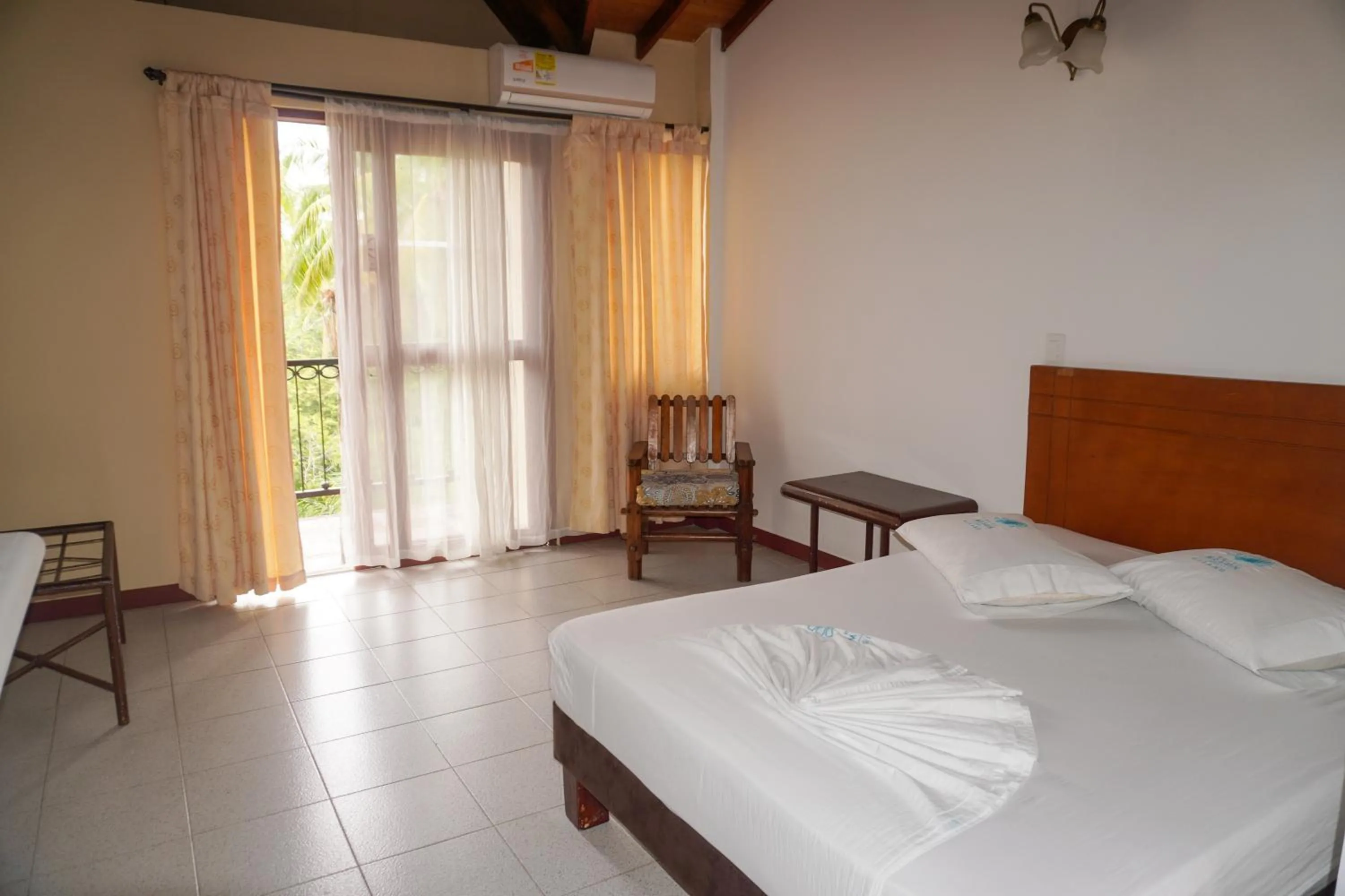 Double Room with Garden View - single occupancy in Hotel y Restaurante Mesón del Gitano