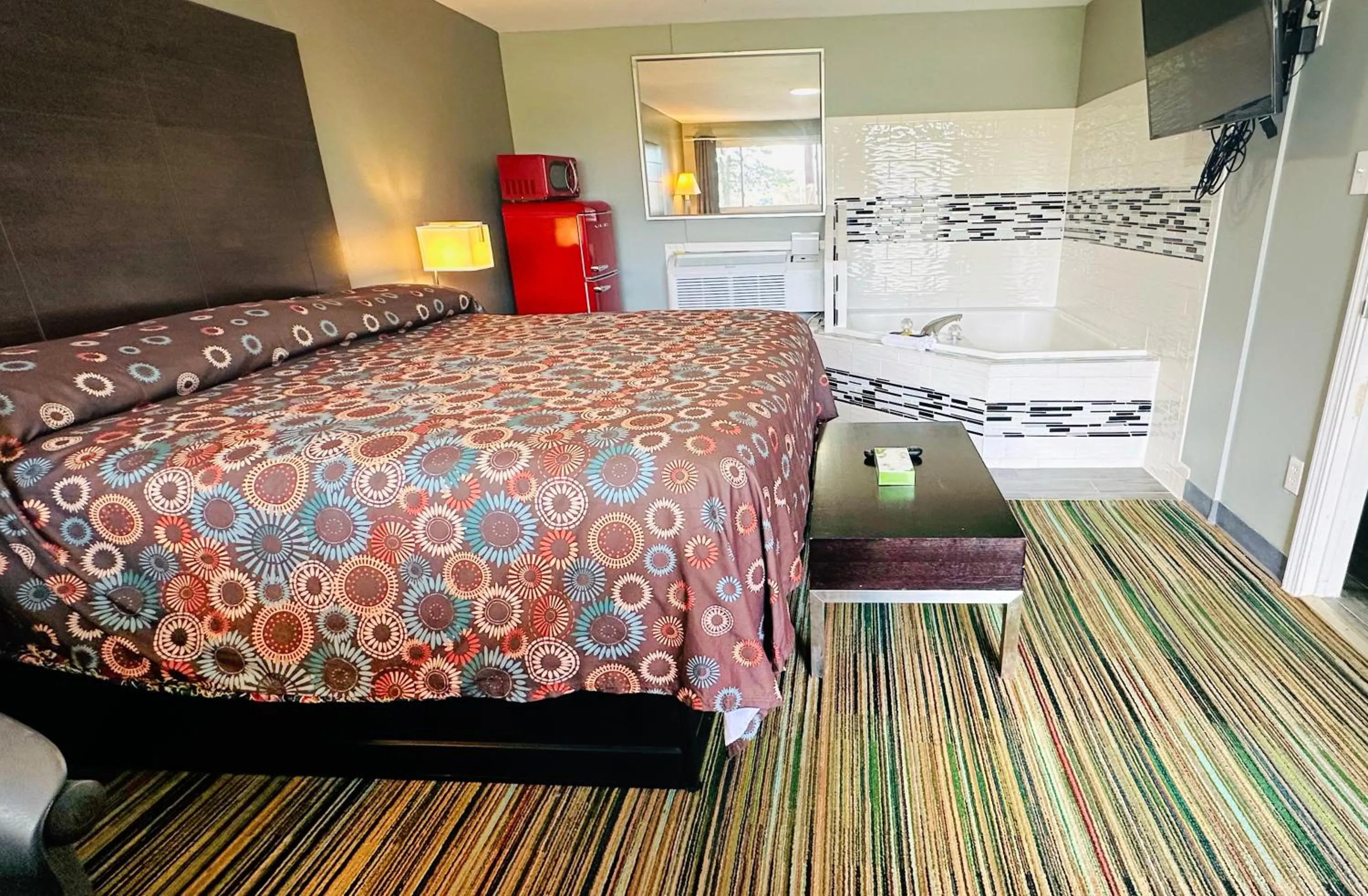 Bed in Catalina Airport Motel