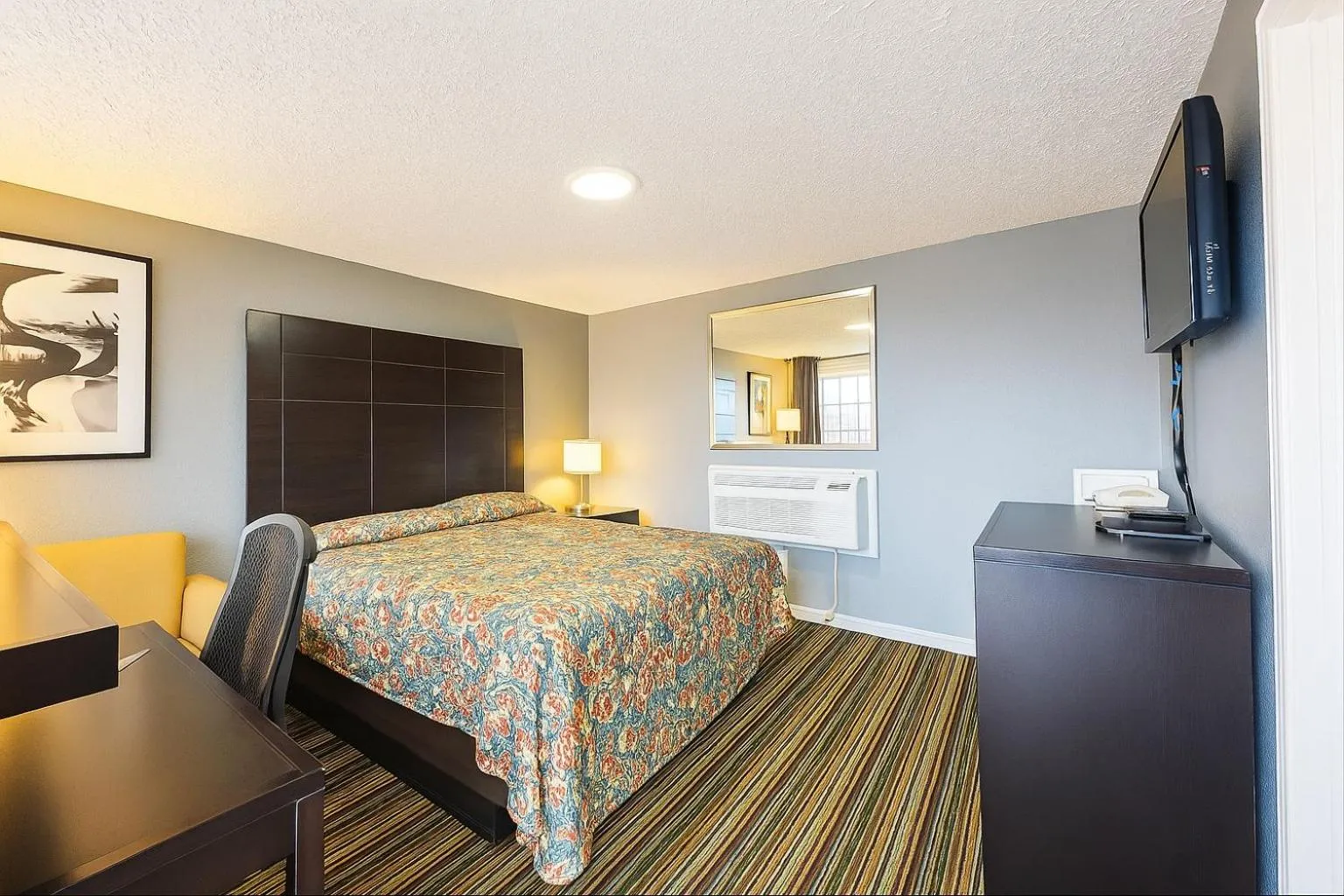 Photo of the whole room, Bed in Catalina Airport Motel