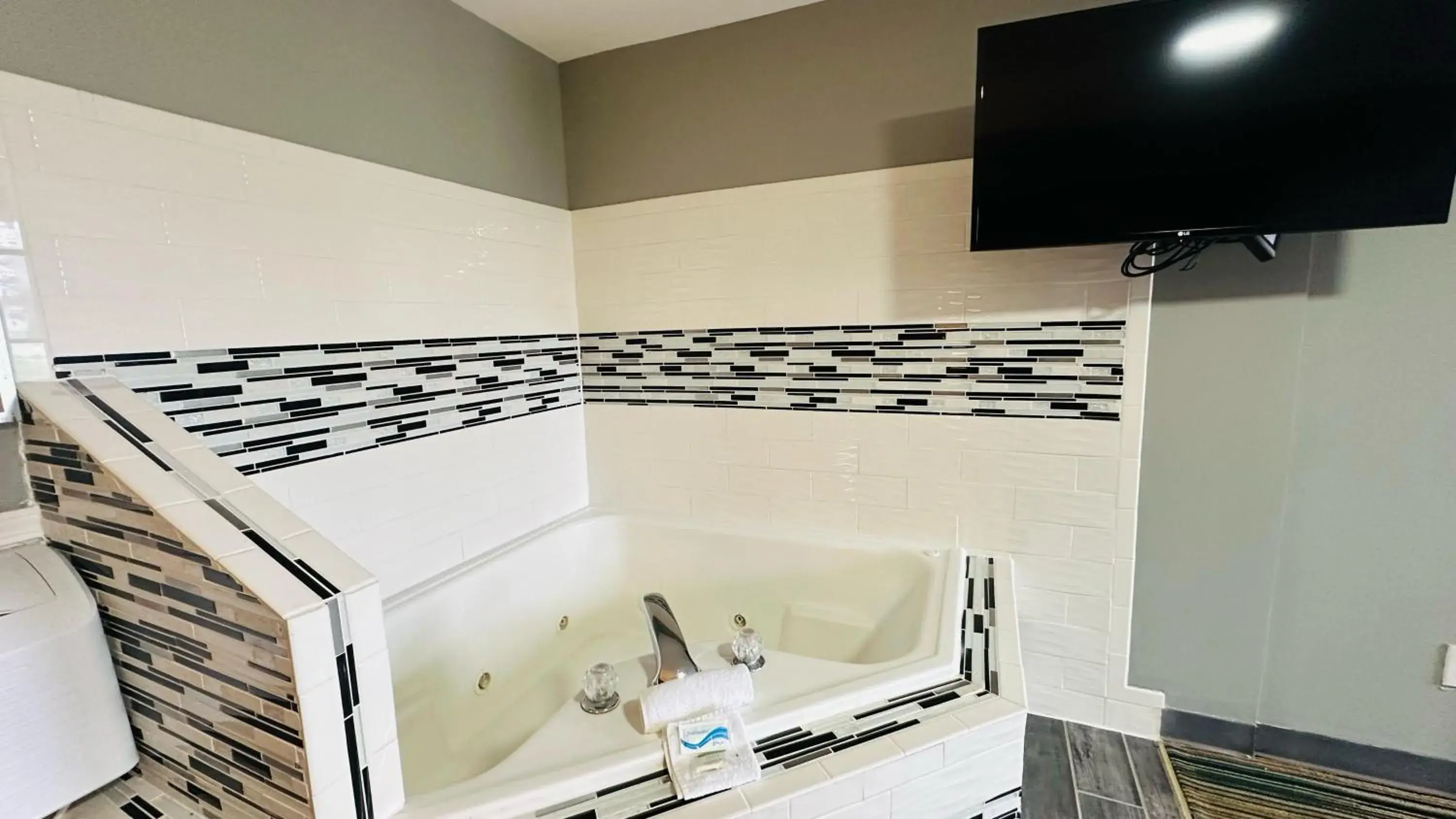 King Room with Spa Bath - single occupancy in Catalina Airport Motel King Room with Spa Bath - single occupancy in Catalina Airport Motel