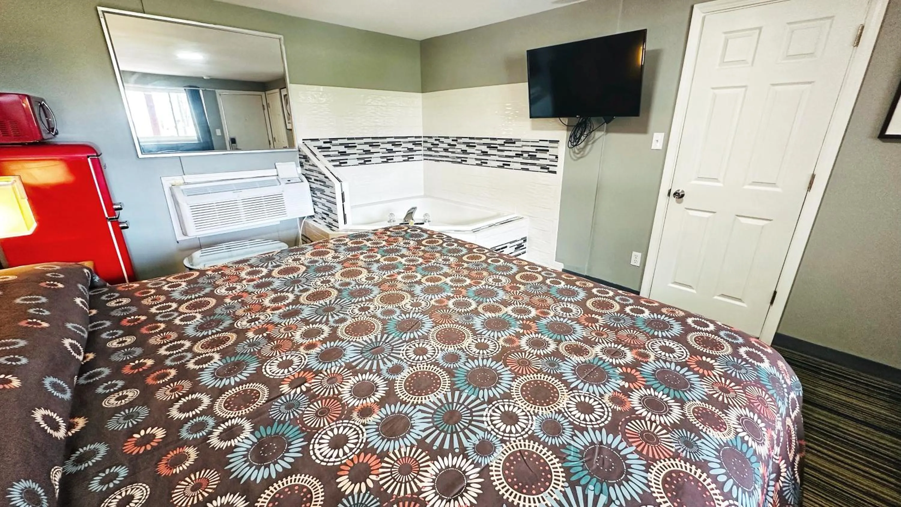 Bed in Catalina Airport Motel