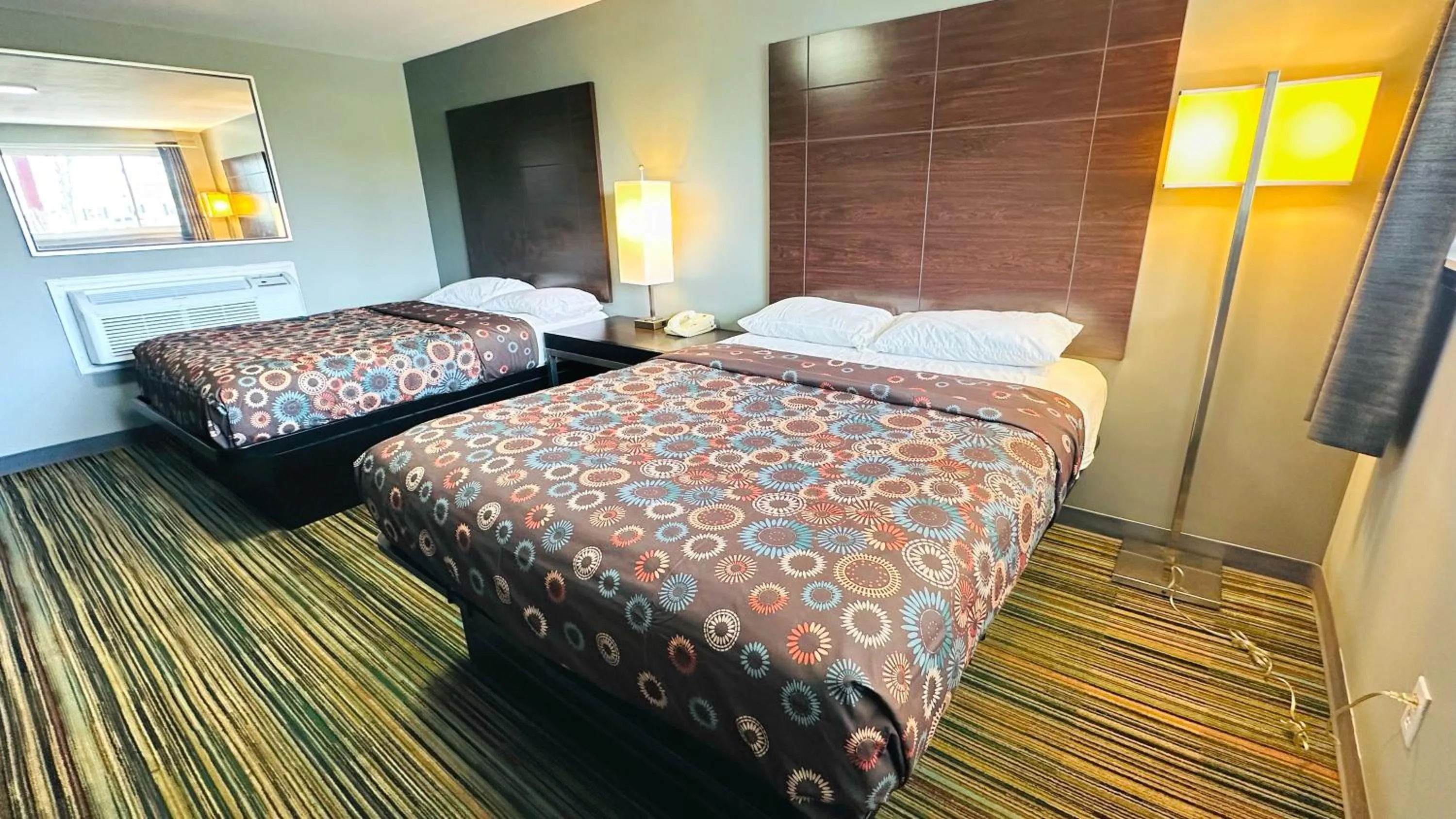 Bed in Catalina Airport Motel