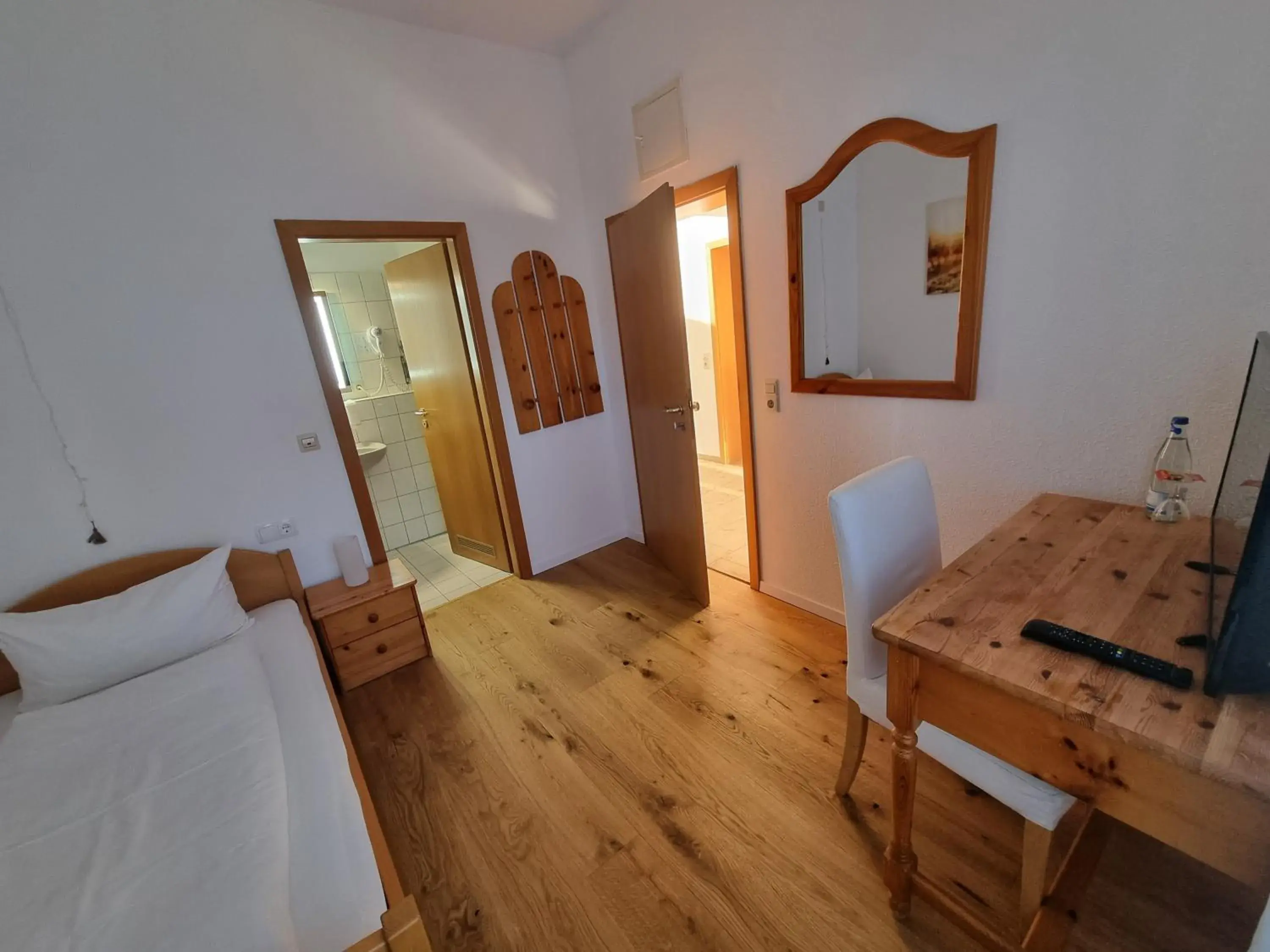 Single Room in Hotel & Restaurant Tanne Single Room in Hotel & Restaurant Tanne