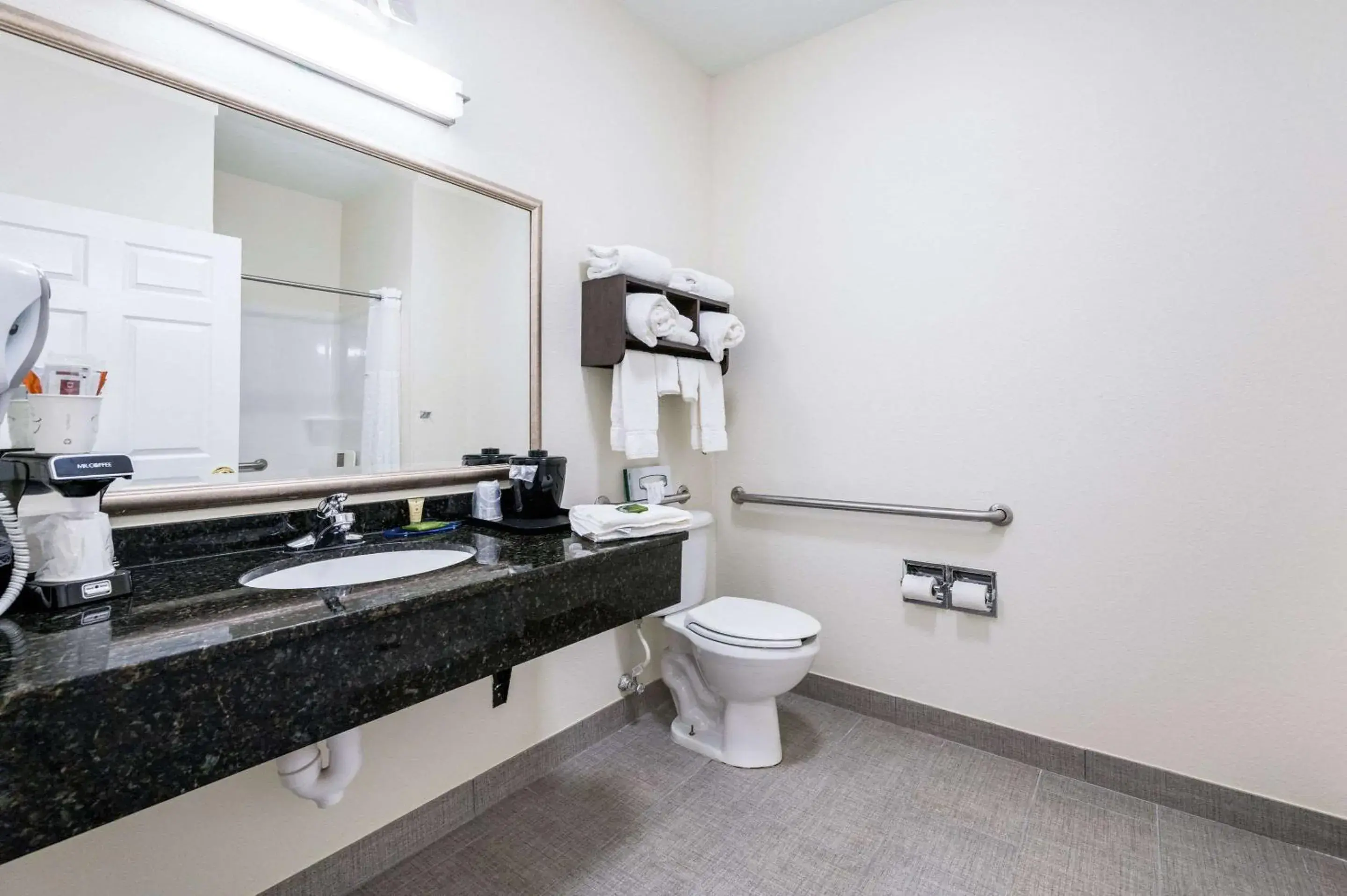 Bathroom in Clarion Pointe Madison-Huntsville Bathroom in Clarion Pointe Madison-Huntsville