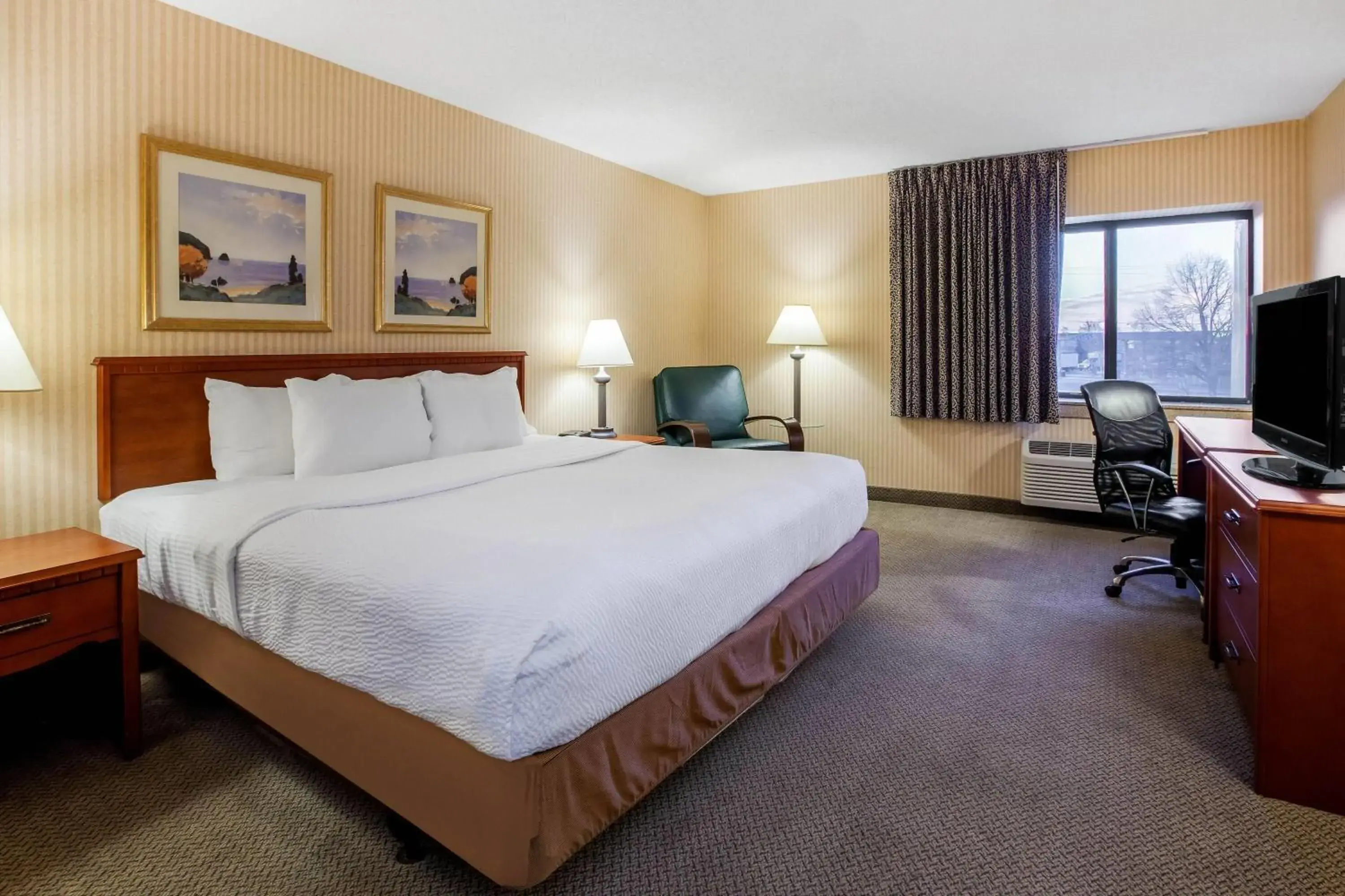 Executive King Room in La Quinta Inn by Wyndham Detroit Southgate Executive King Room in La Quinta Inn by Wyndham Detroit Southgate