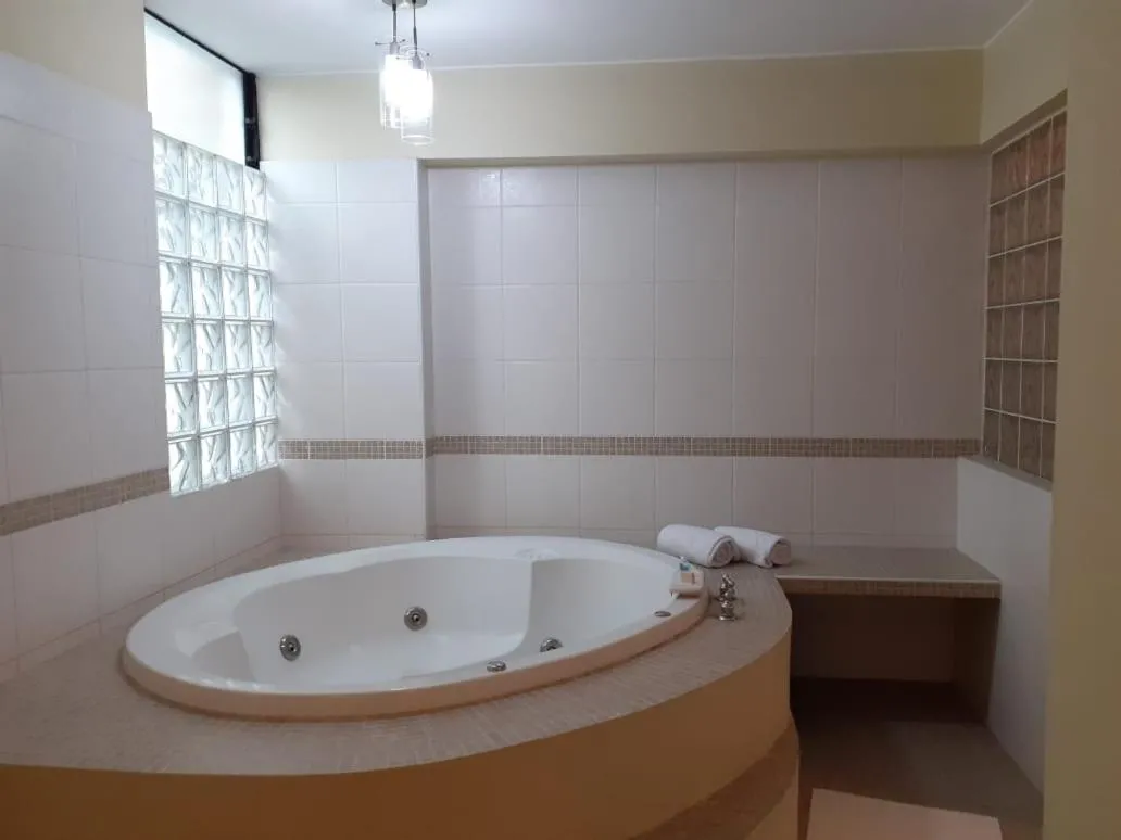 Hot Tub in Hotel Melodia