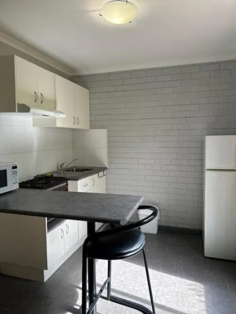 Kitchen or kitchenette in Camellia Motel