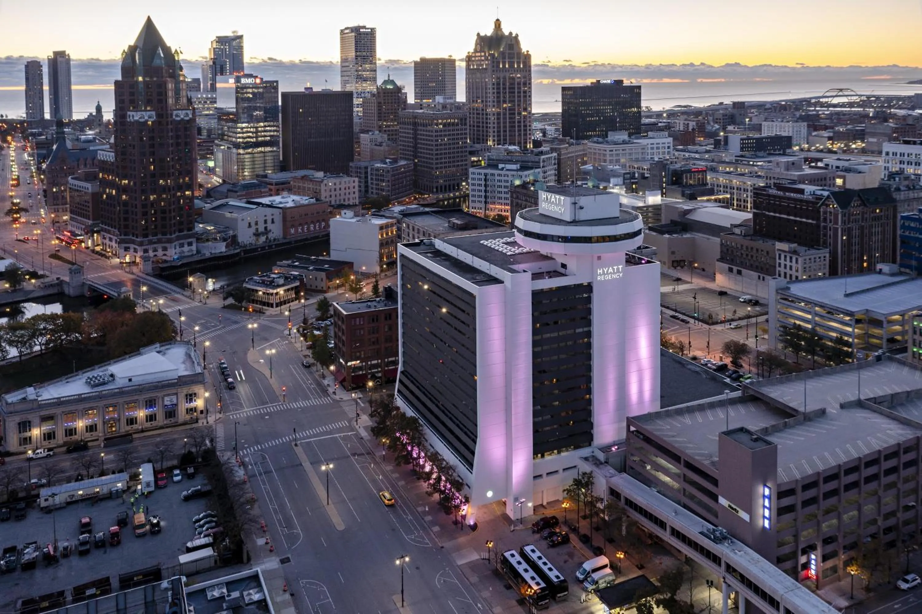 Property building in Hyatt Regency Milwaukee