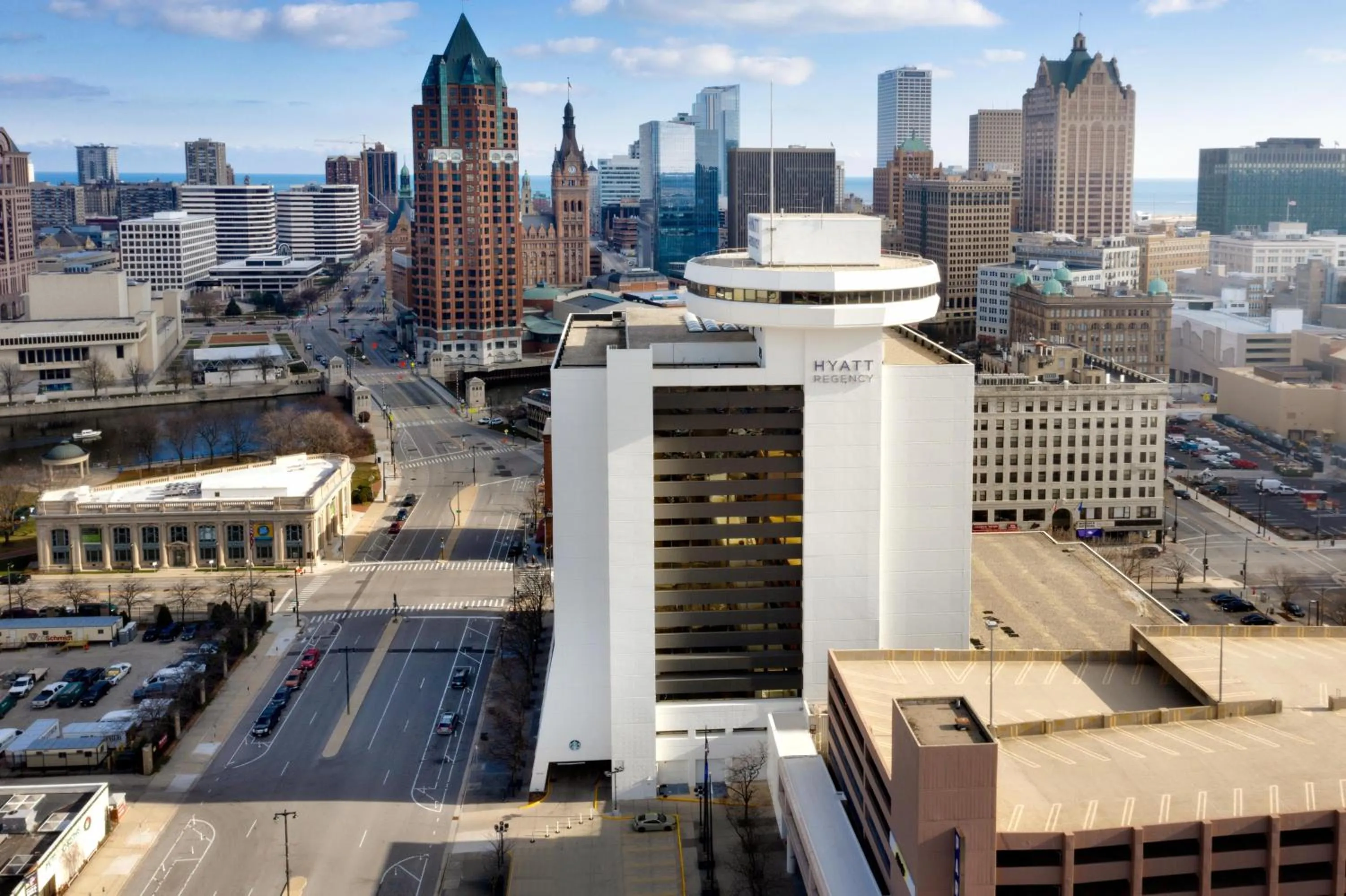 Property building in Hyatt Regency Milwaukee