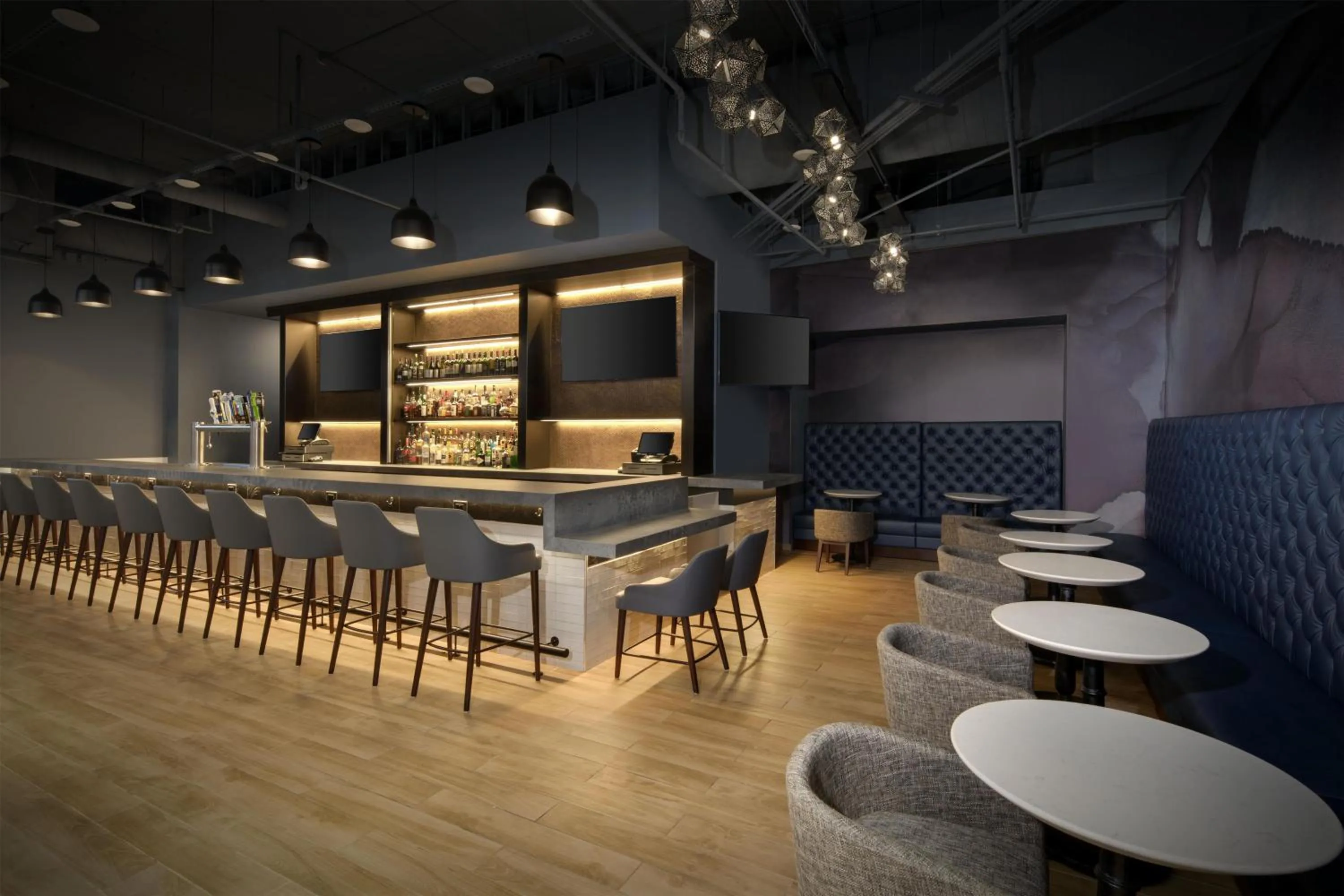 Lounge or bar in Hyatt Regency Milwaukee