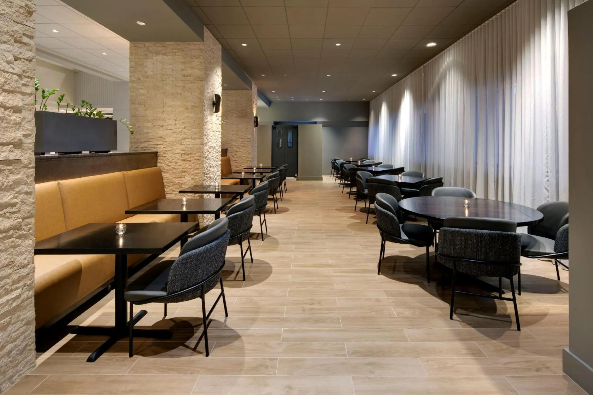 Restaurant/places to eat in Hyatt Regency Milwaukee