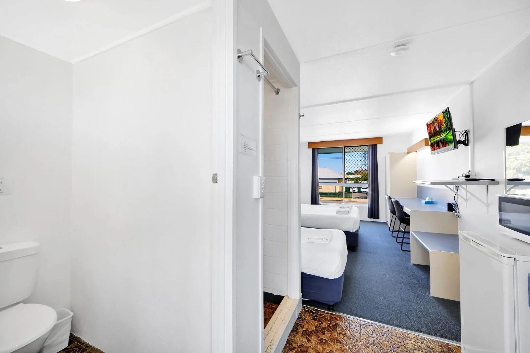 Toilet in Oscar Motel