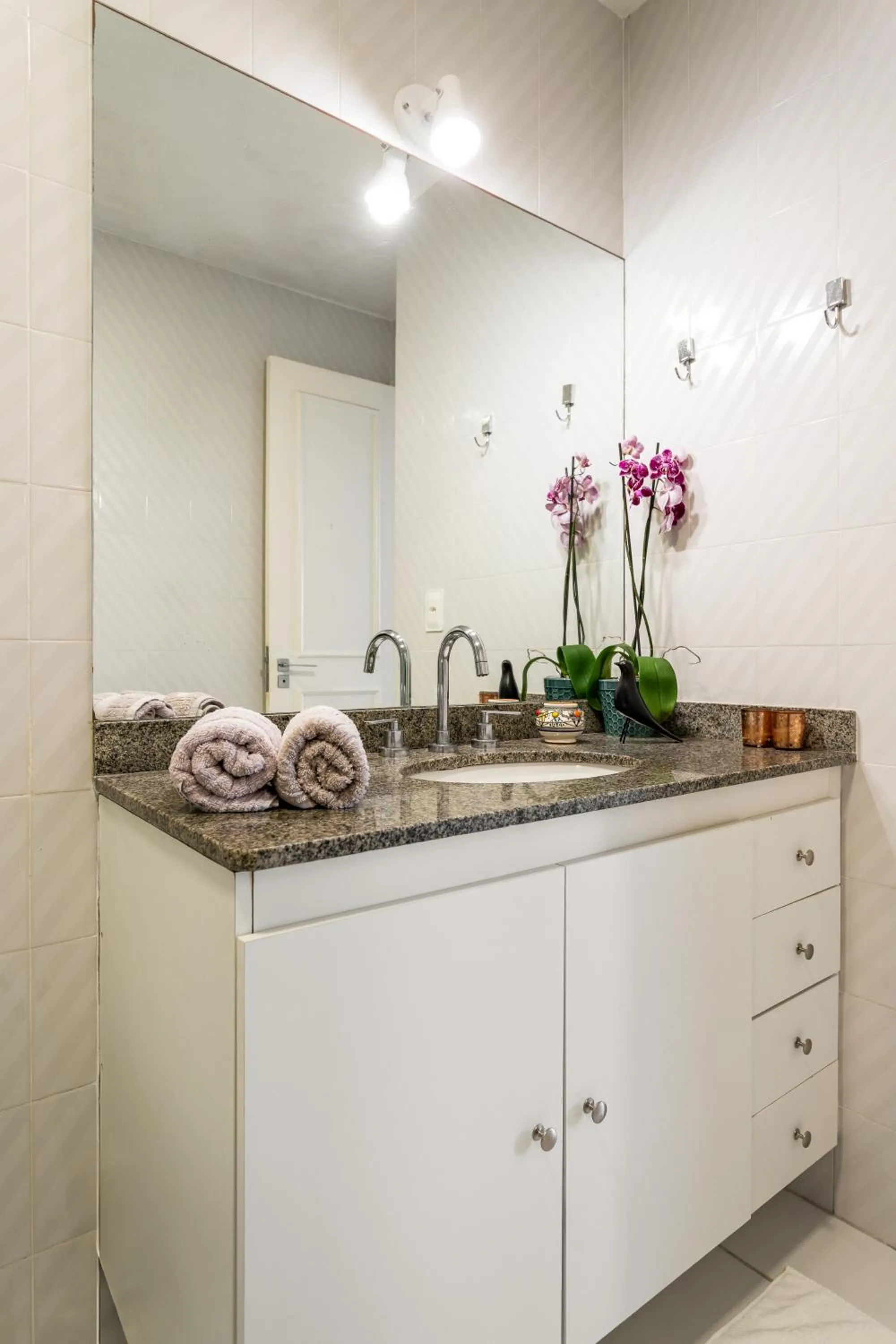 Bathroom in Unhotel - Charmoso Apartamento Temporada com 3 quartos em Copacabana