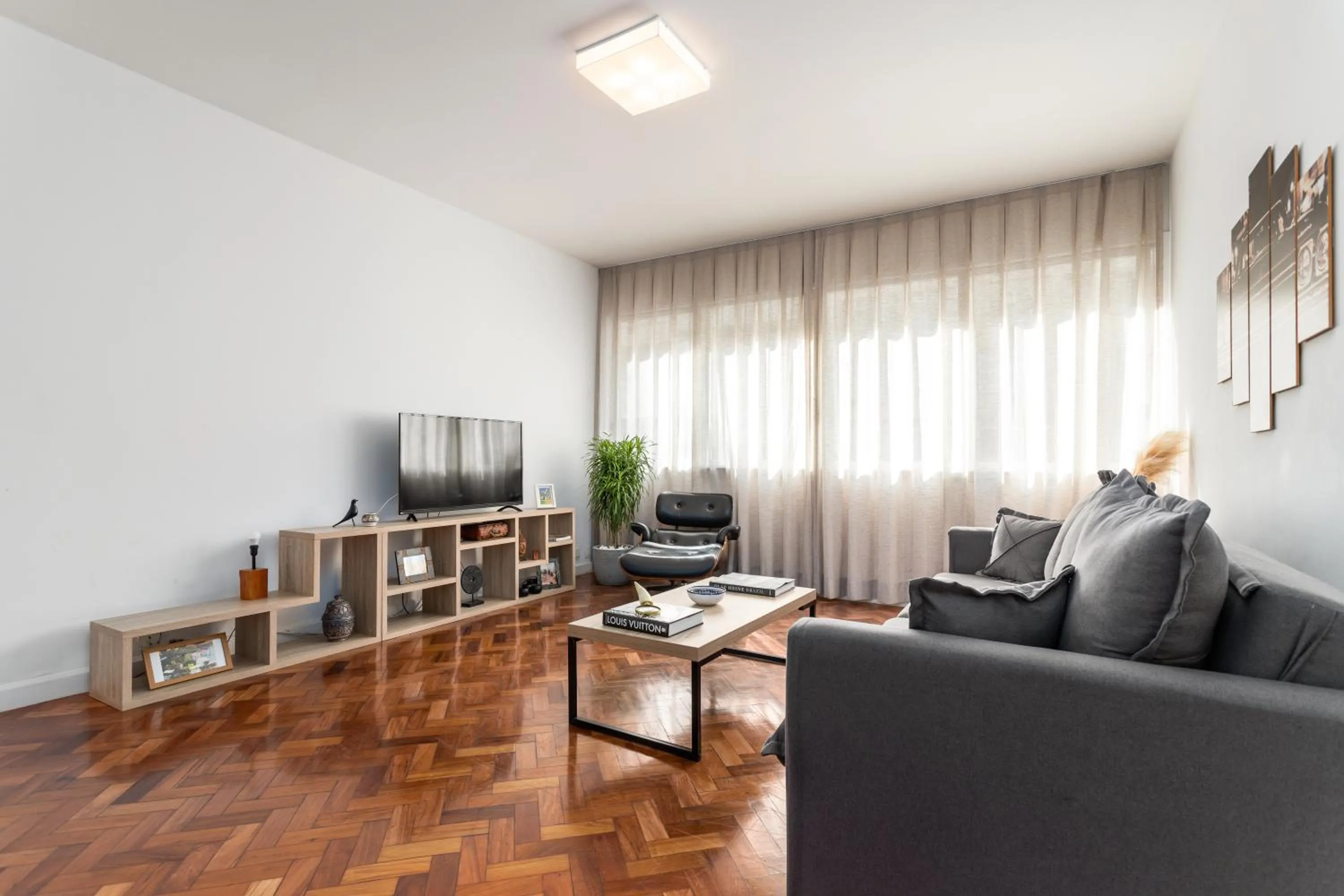 TV and multimedia in Unhotel - Charmoso Apartamento Temporada com 3 quartos em Copacabana