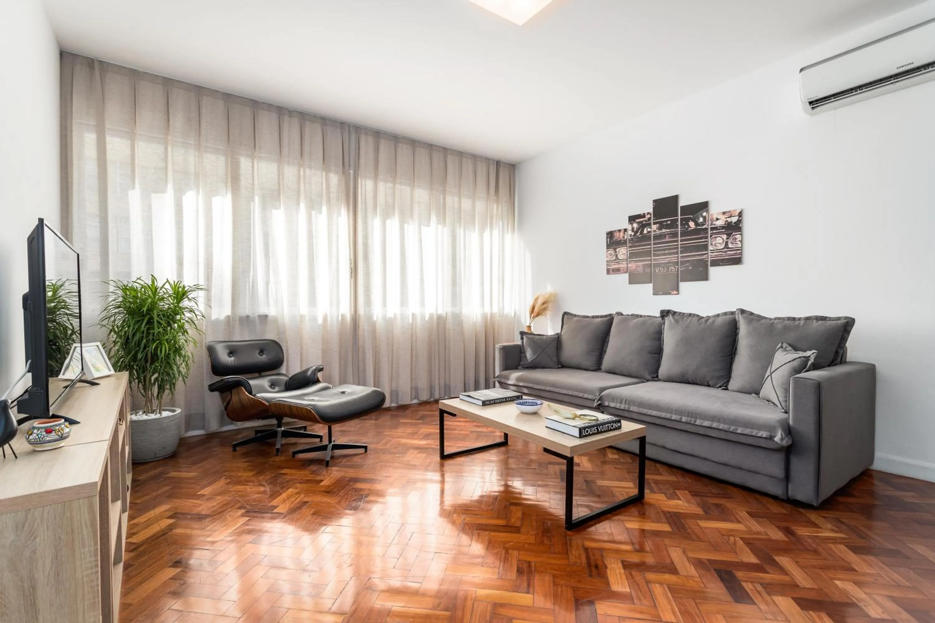 TV and multimedia in Unhotel - Charmoso Apartamento Temporada com 3 quartos em Copacabana