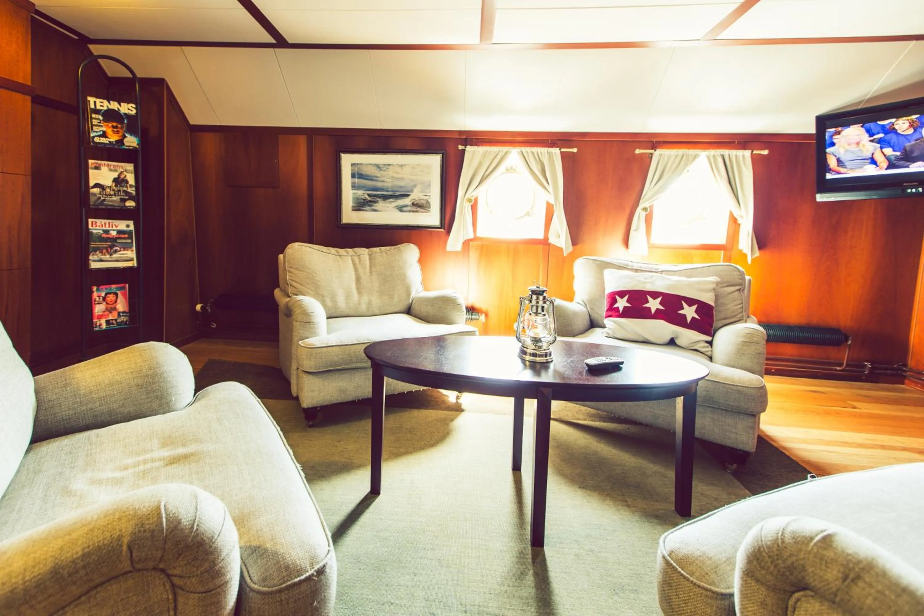 Seating area in Hotel Barken Viking