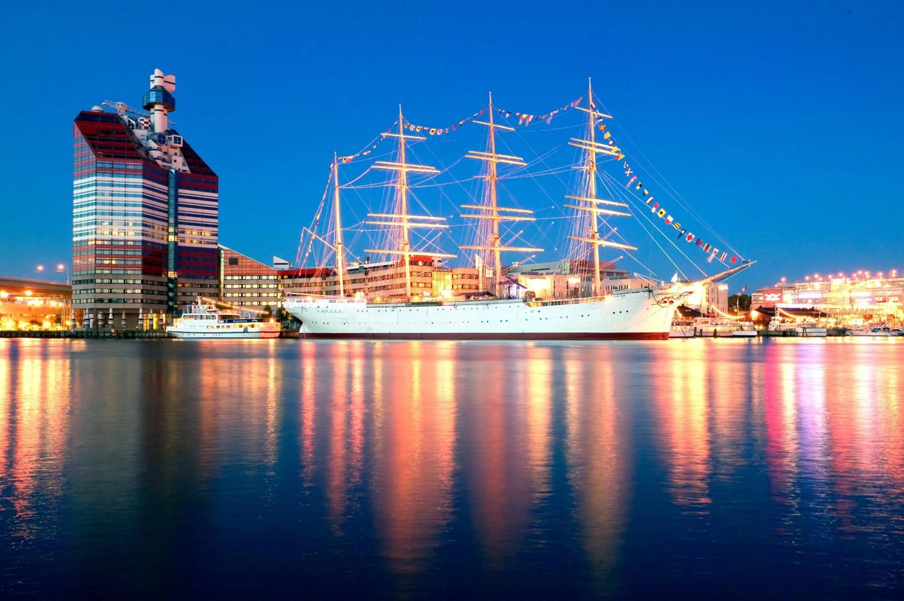 Facade/entrance in Hotel Barken Viking