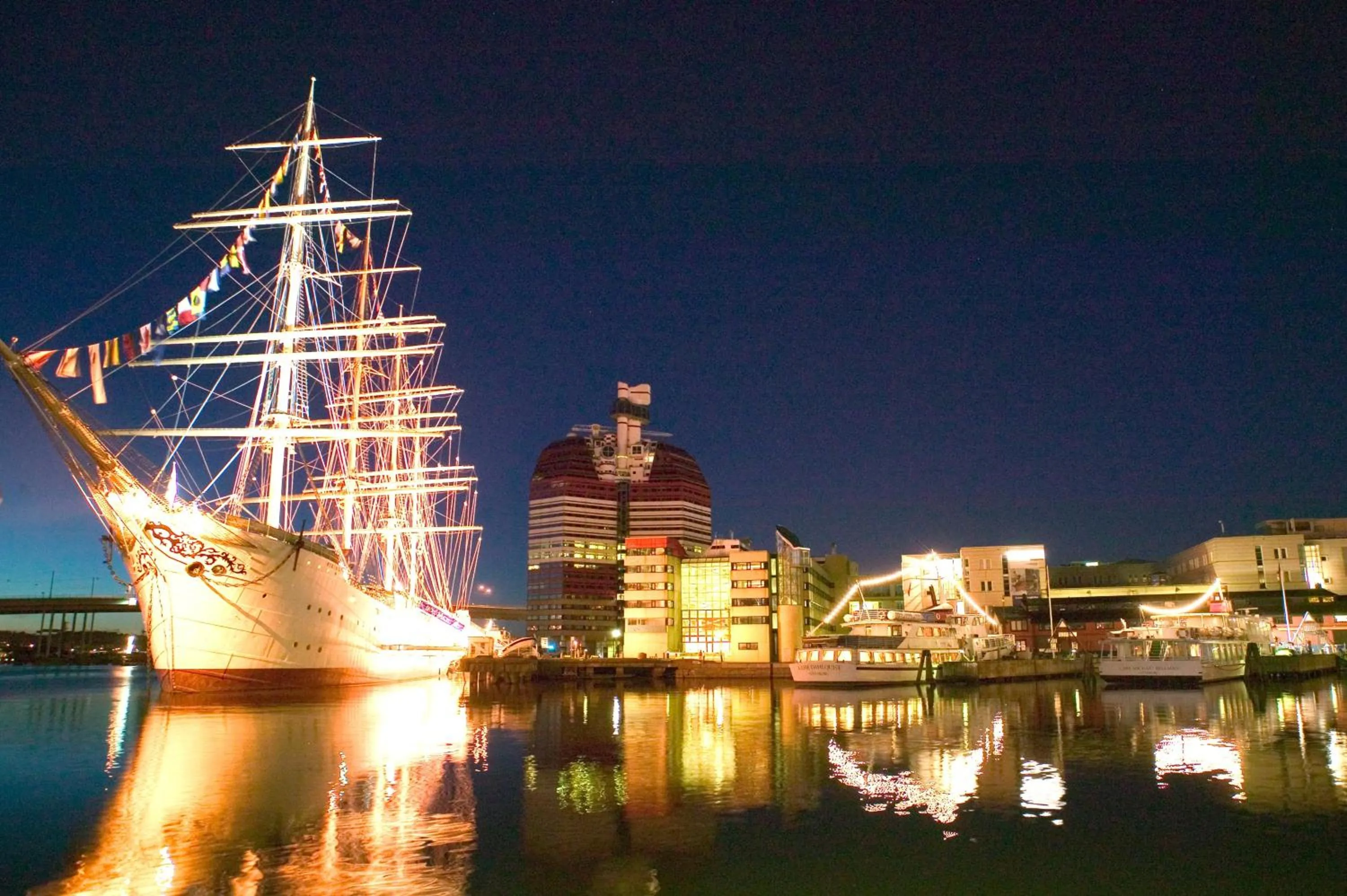 Facade/entrance in Hotel Barken Viking