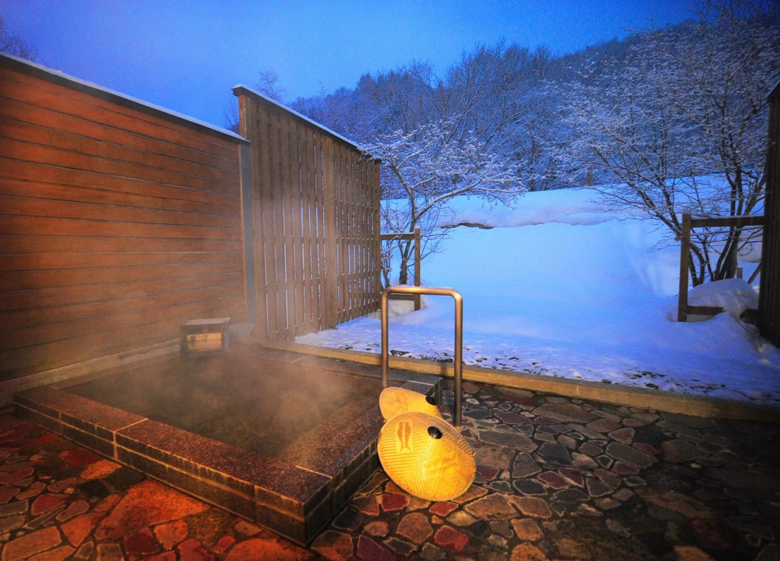 Hot Spring Bath in Takayama Wan Wan Paradise Hotel & Cottage