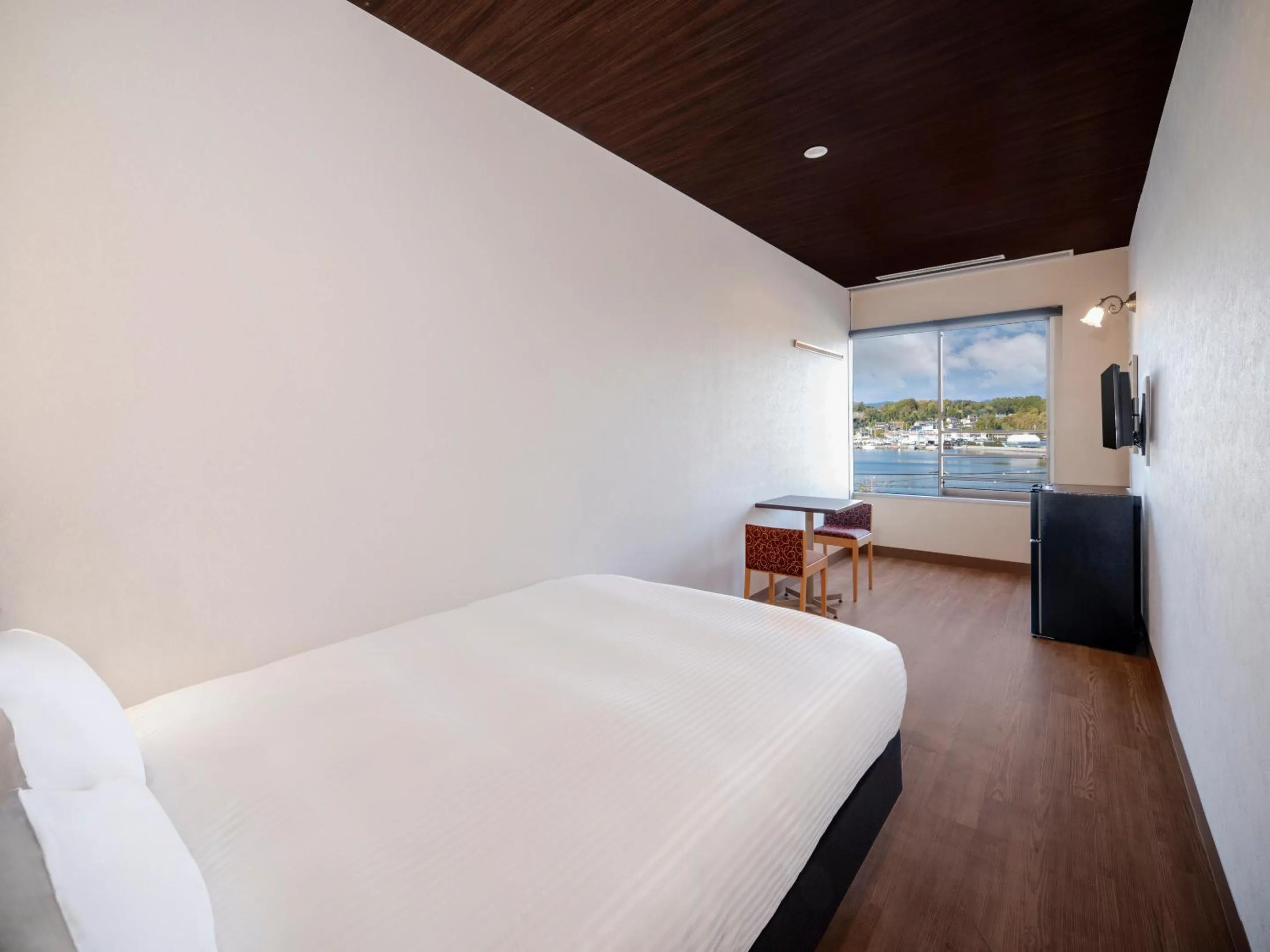 Photo of the whole room, Bed in Hamanako Wan Wan Paradise Hotel