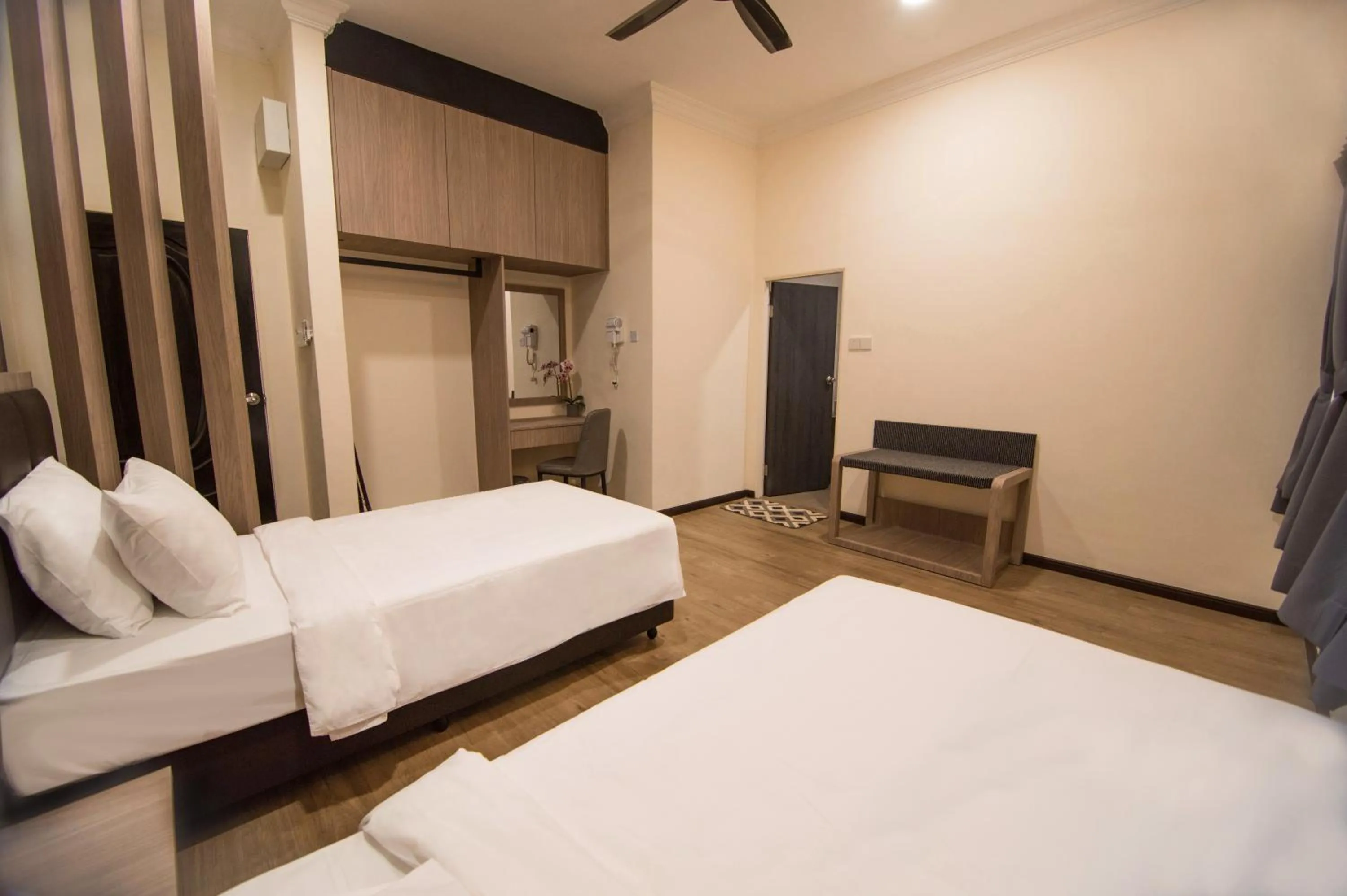 Photo of the whole room, Bed in Sabah Tea Resort