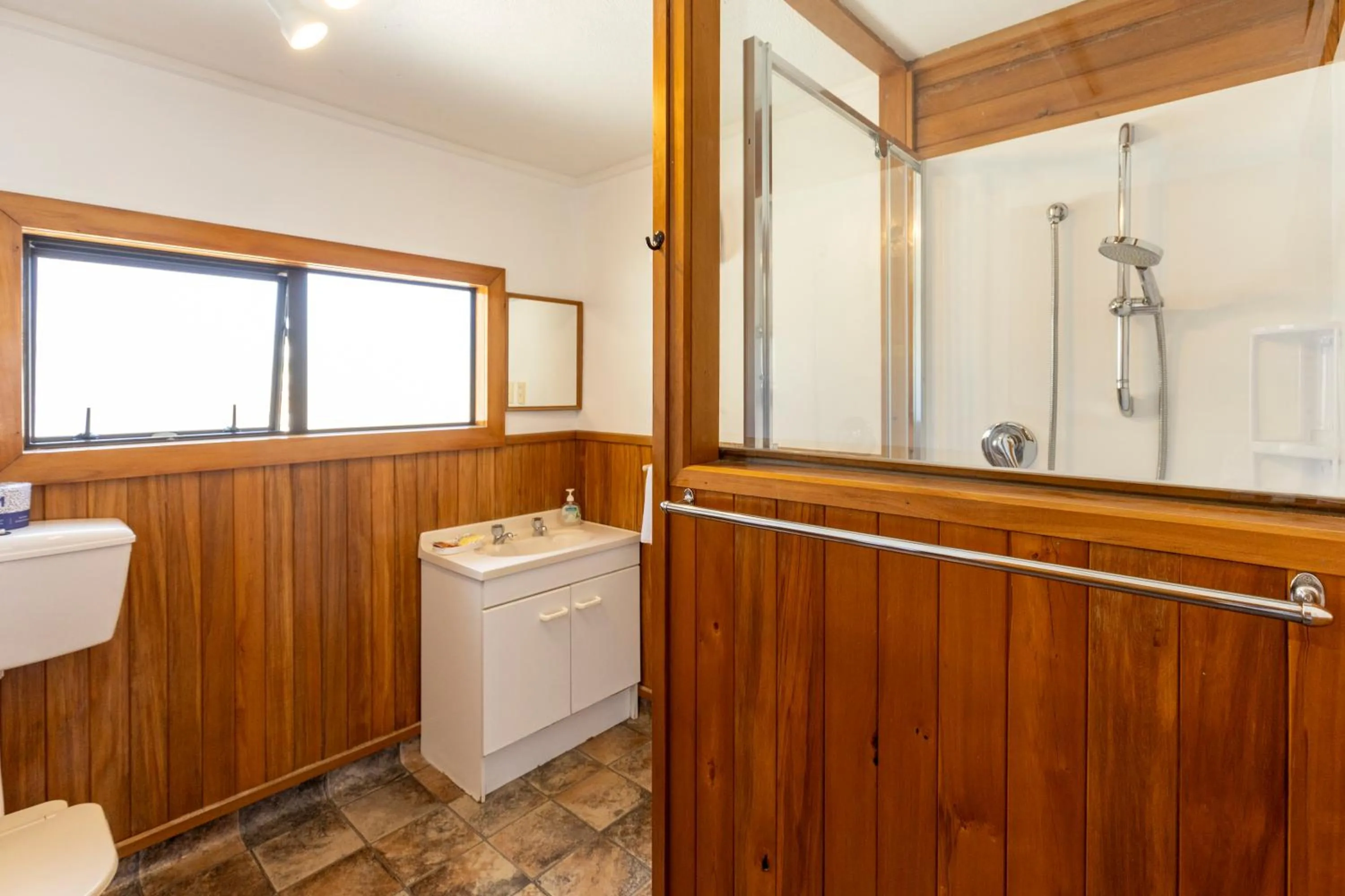 Shower in Punakaiki Beachfront Motels