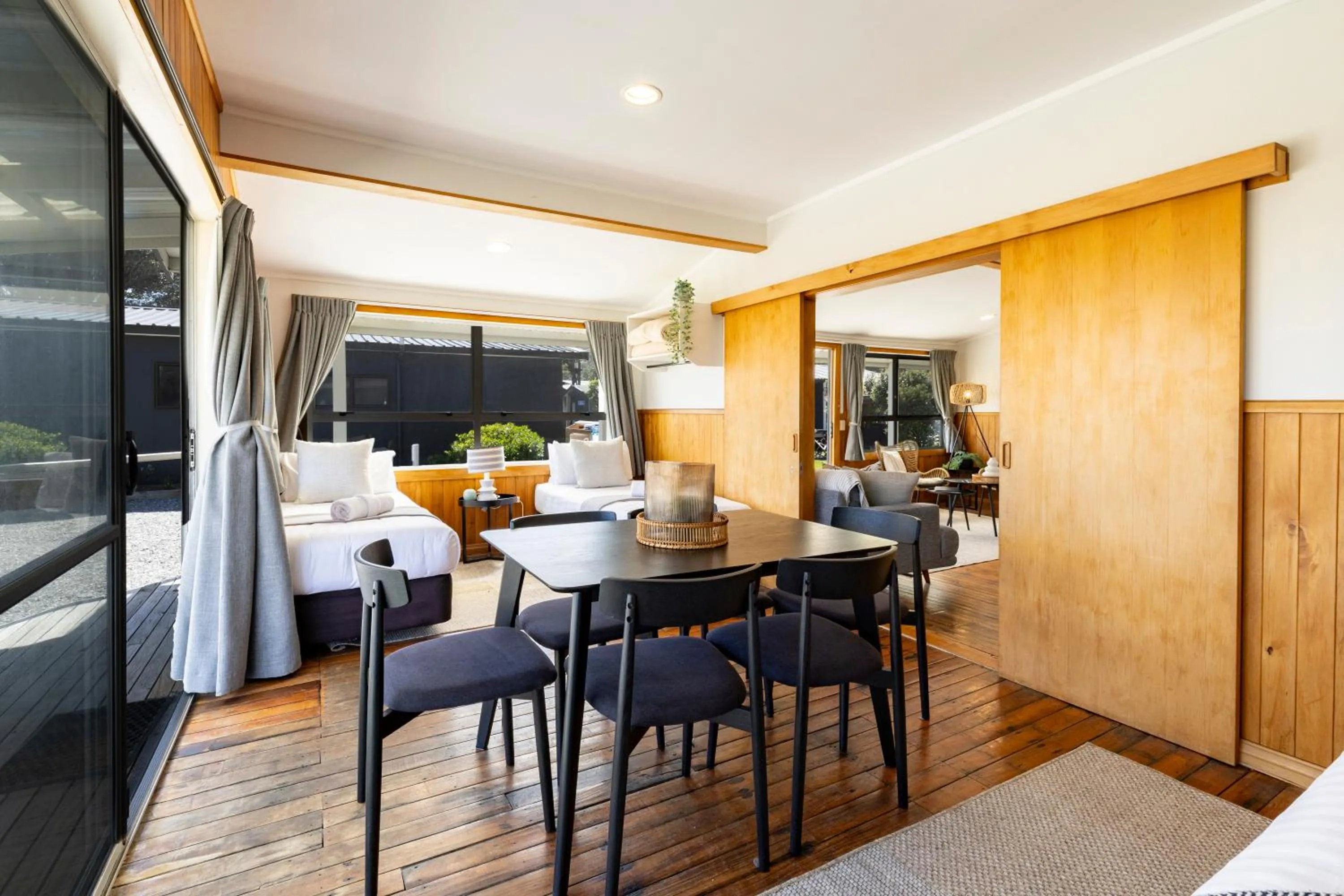 Dining area in Punakaiki Beachfront Motels