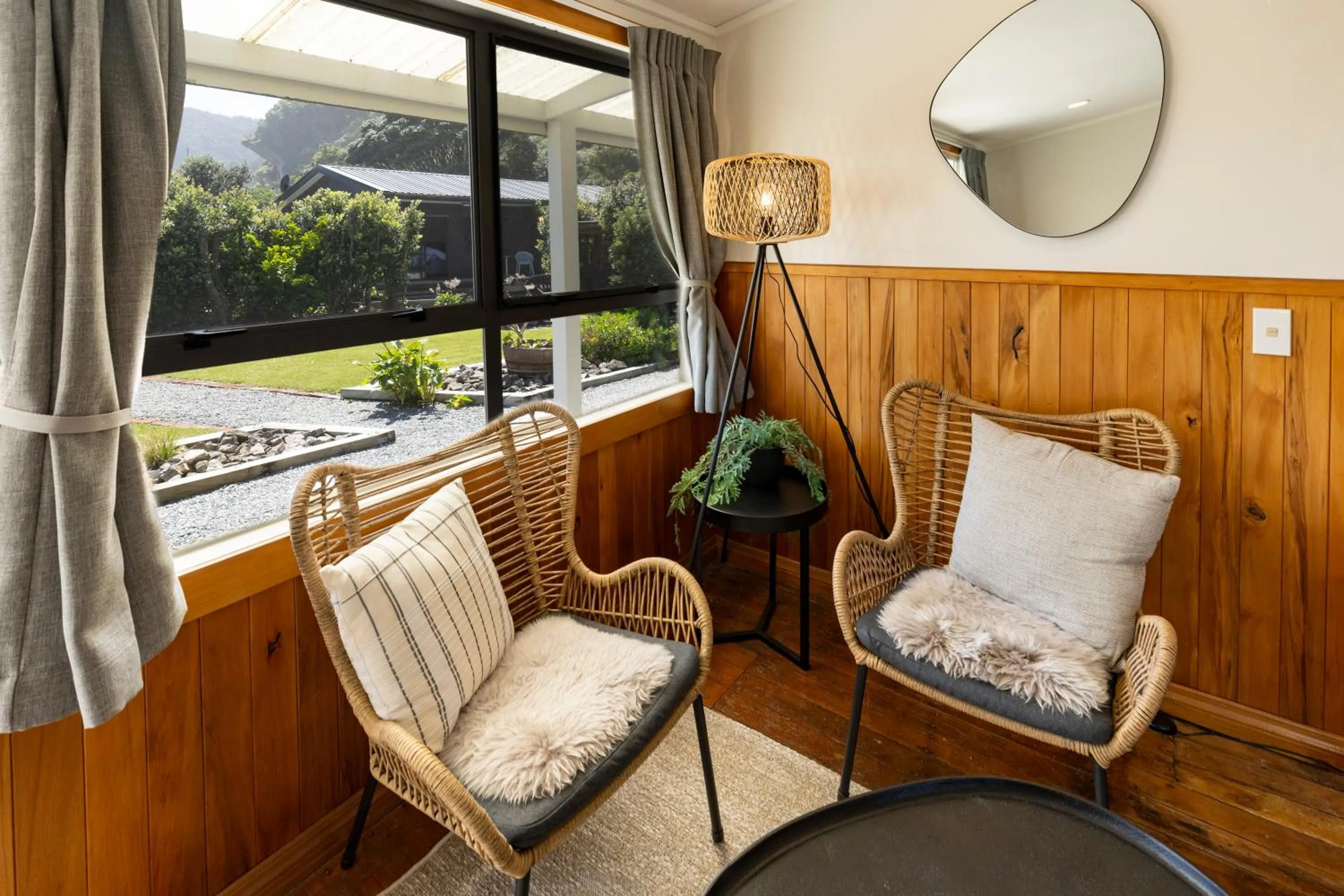 Seating area in Punakaiki Beachfront Motels
