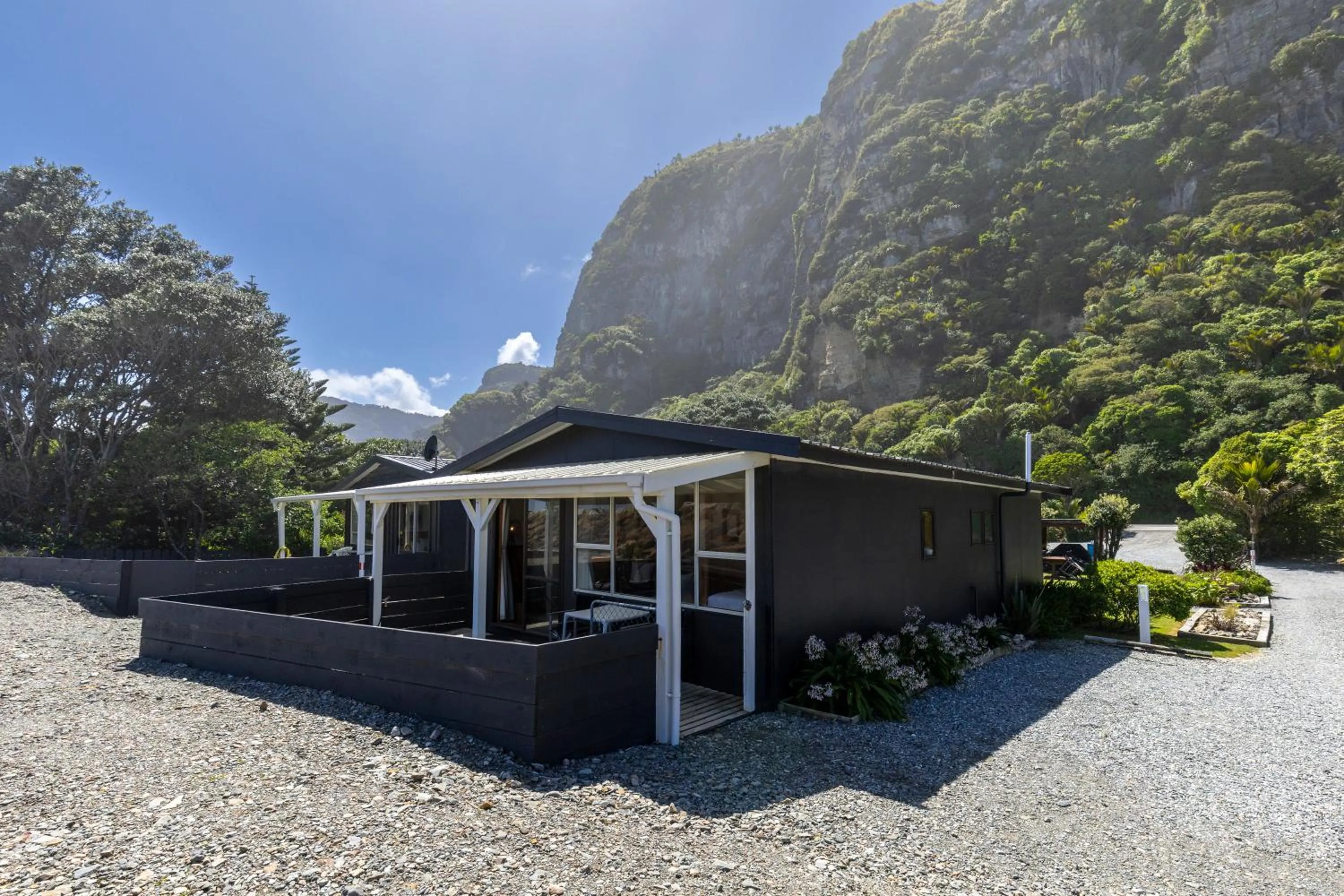 Facade/entrance in Punakaiki Beachfront Motels