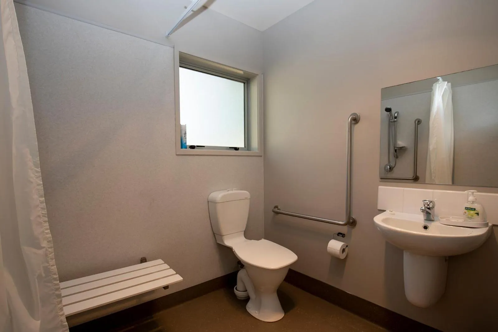 Shower in Punakaiki Beachfront Motels