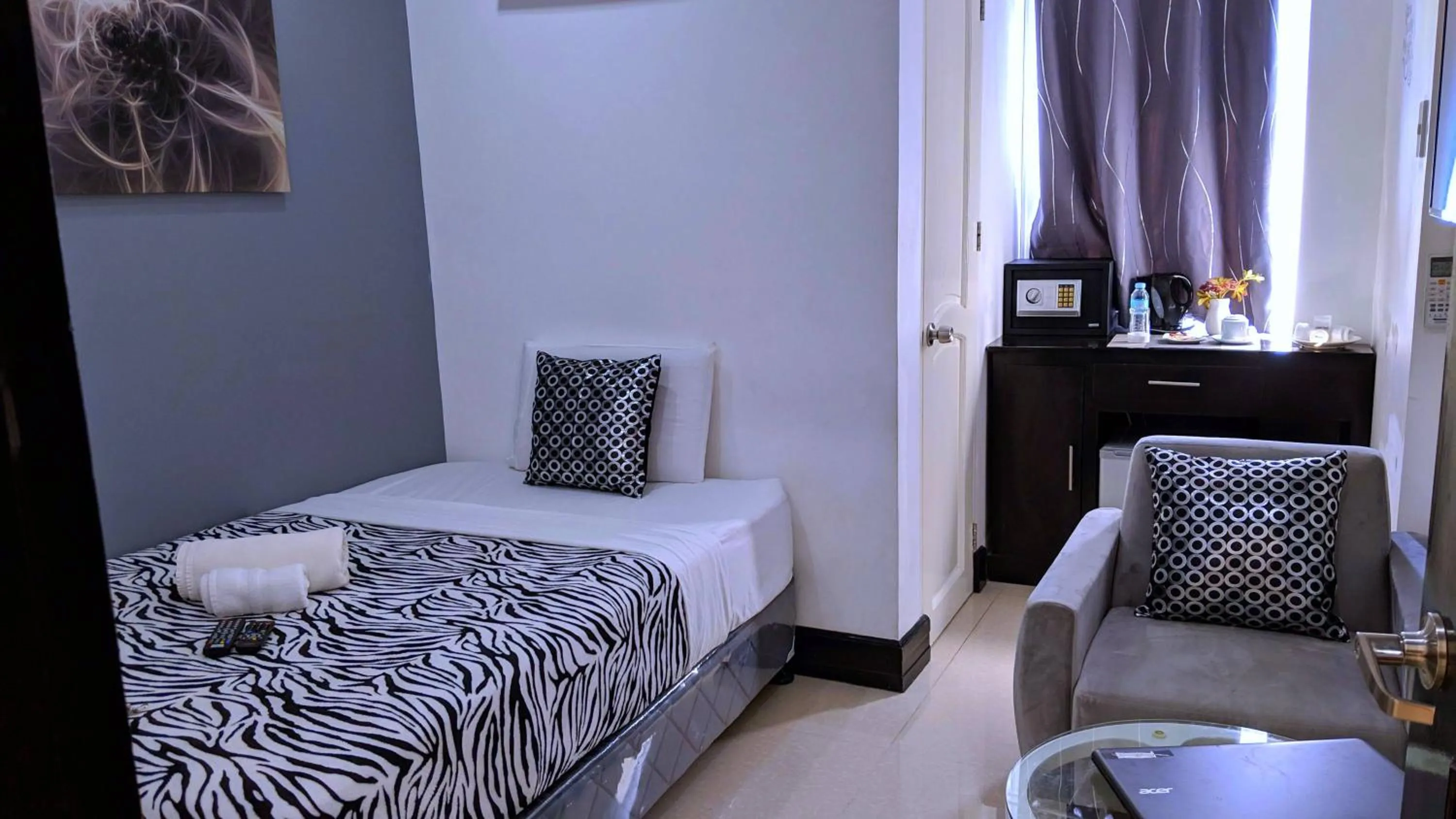 Coffee/tea facilities, Bed in Bohol South Beach Hotel