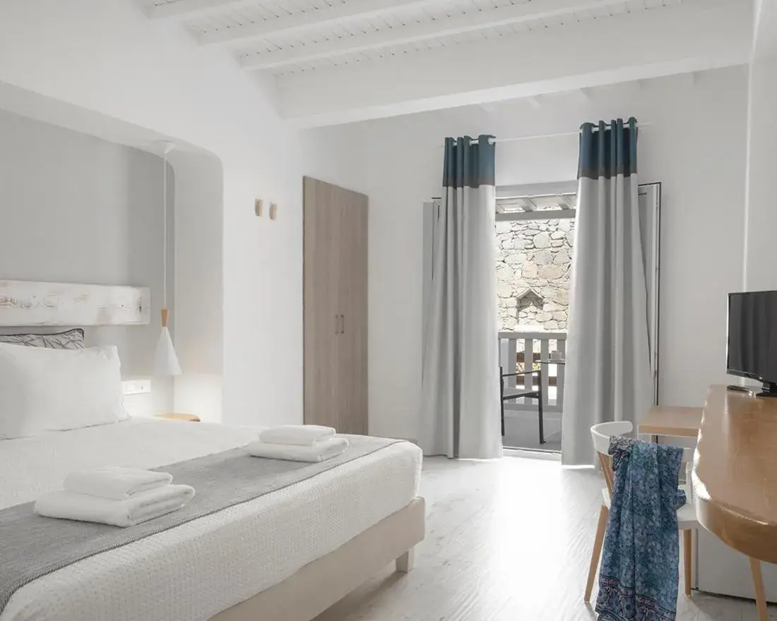 Bed in Mykonos Essence Adults Only Bed in Mykonos Essence Adults Only