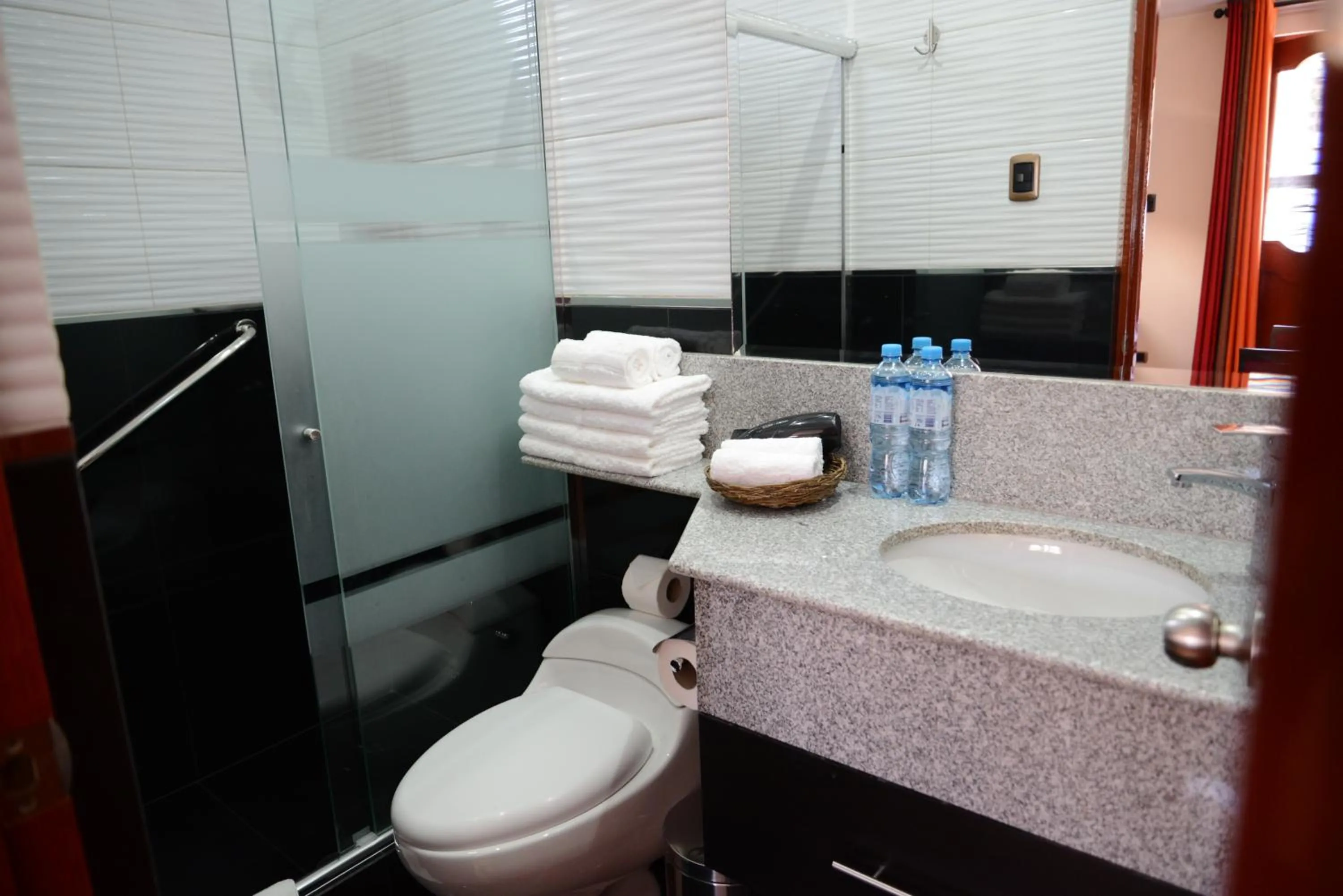 Bathroom in Altipacha Ayacucho Hotel