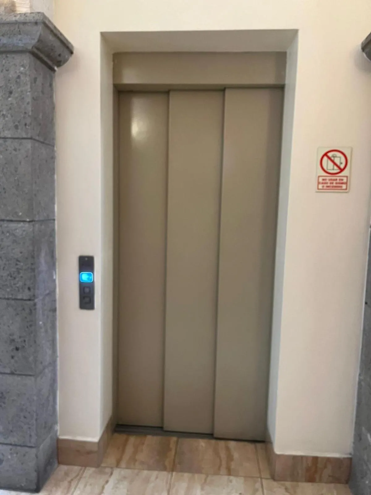 elevator in Altipacha Ayacucho Hotel