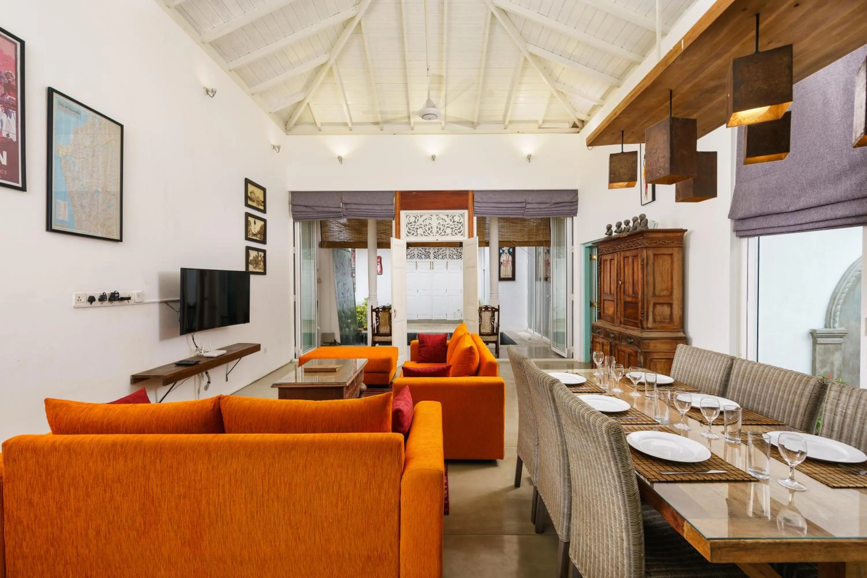 Communal lounge/ TV room in Angam Villas Colombo