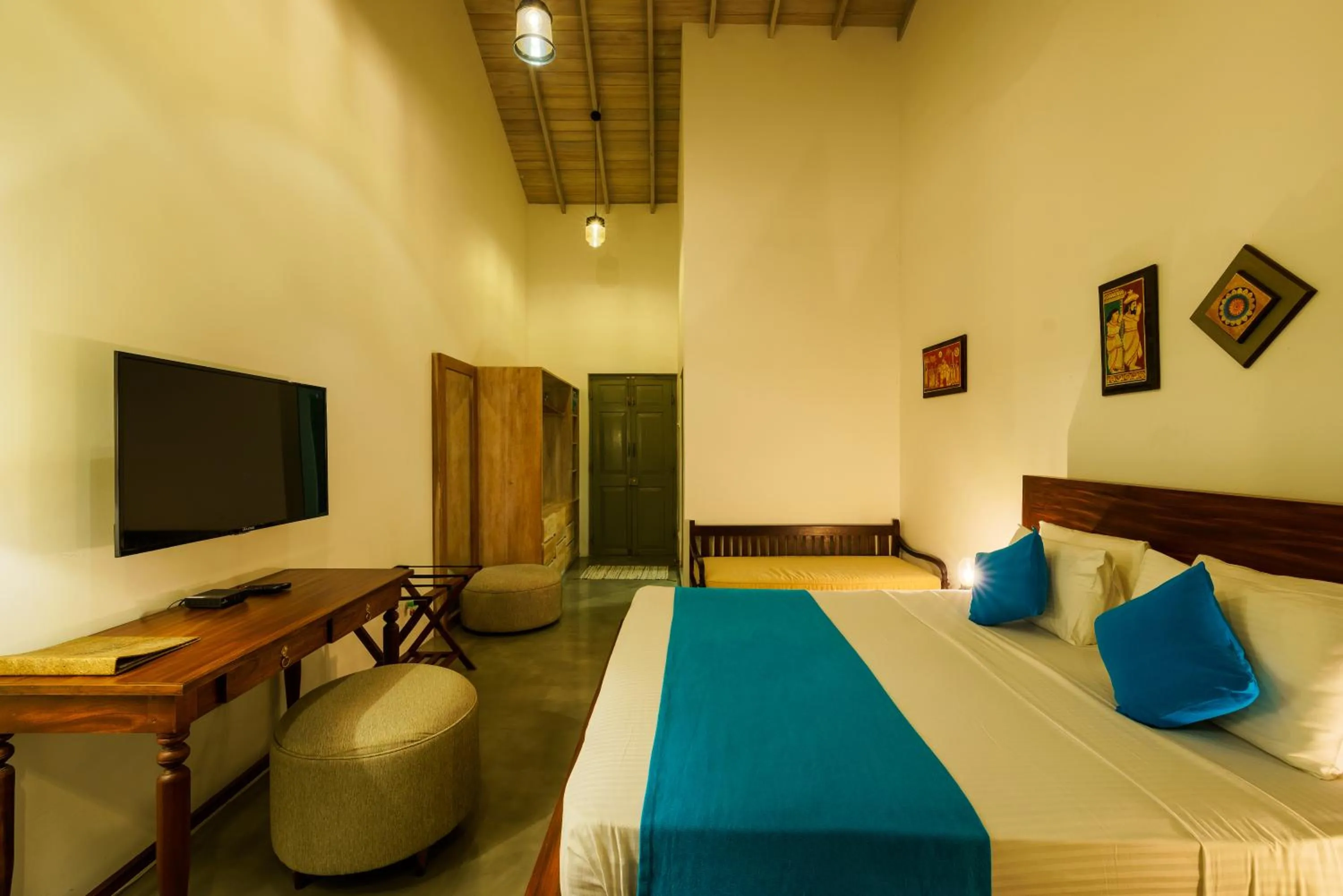 TV and multimedia, Bed in Angam Villas Colombo