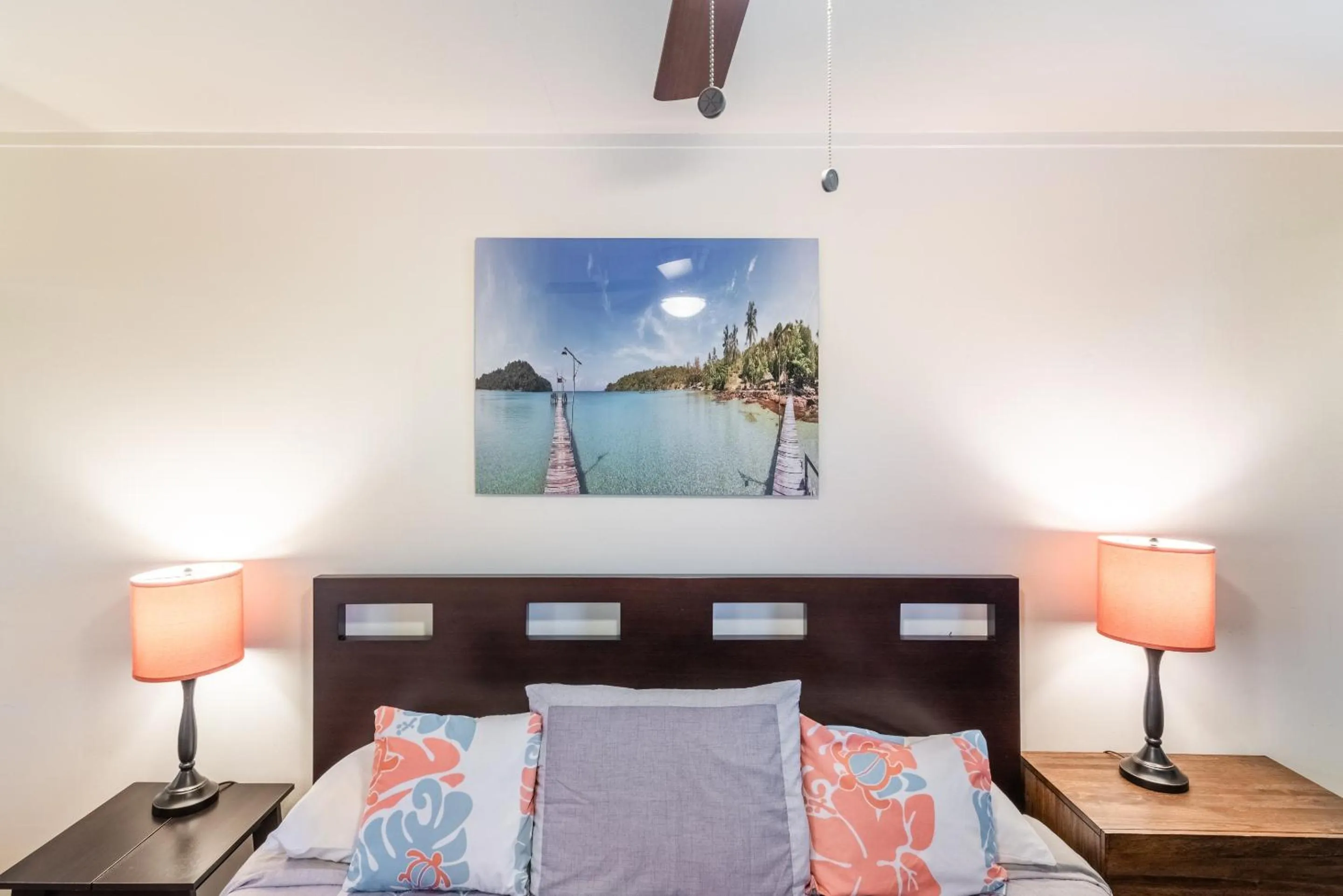 Bed in Lahaina Wonderful Condos