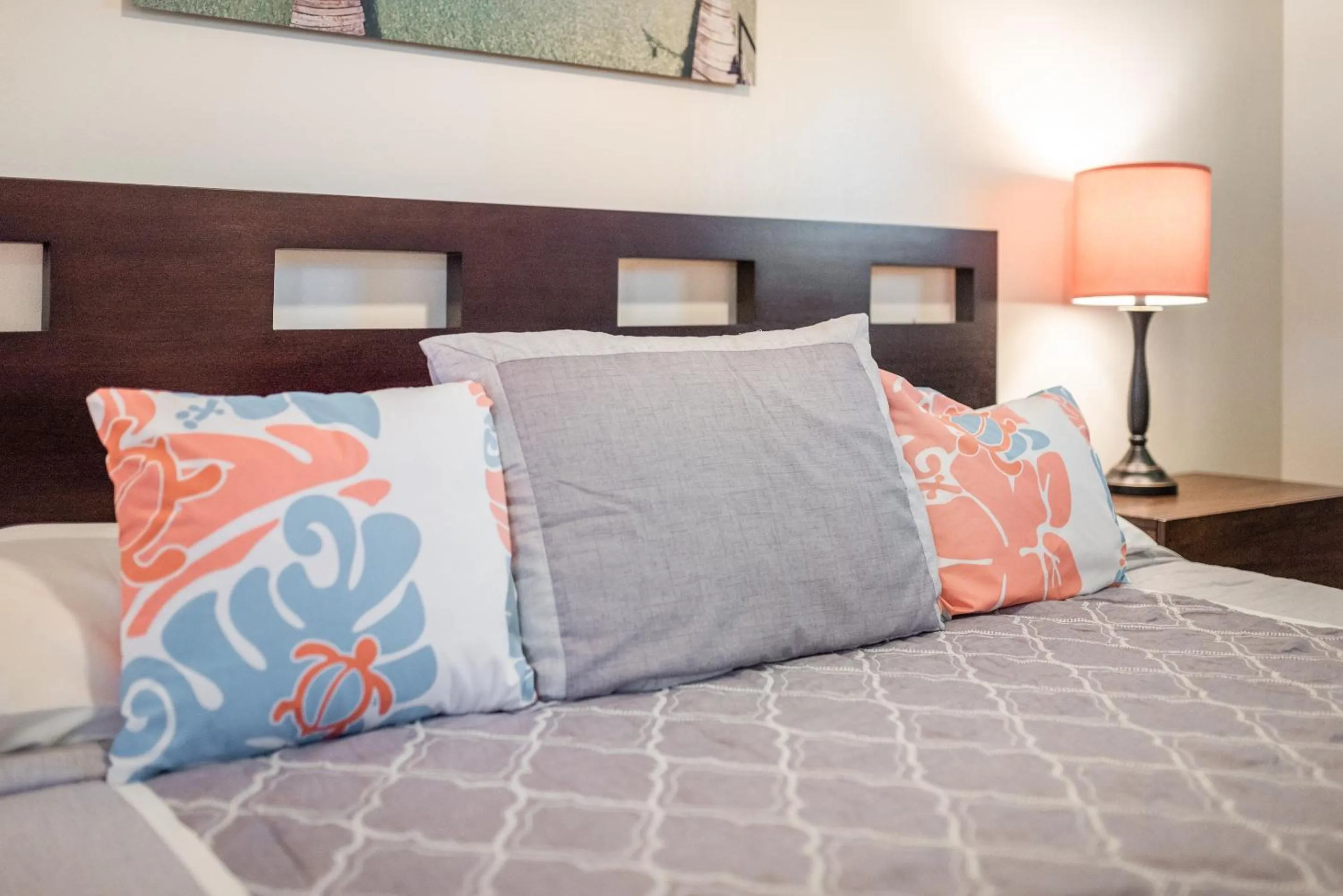 Bed in Lahaina Wonderful Condos