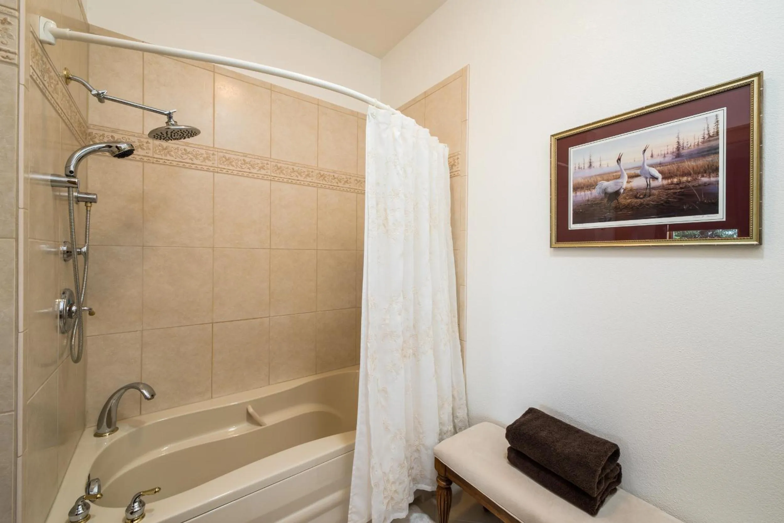 Bath in INN AT WAWANISSEE POINT