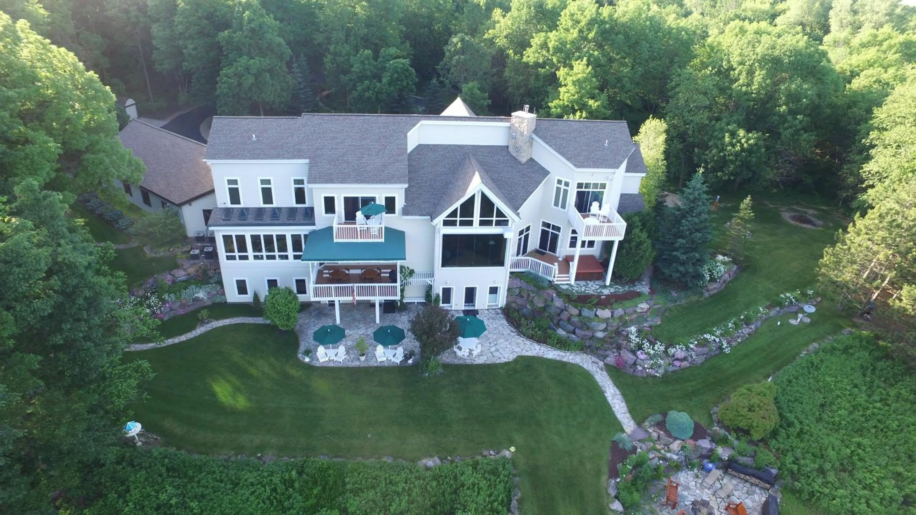 Property building in INN AT WAWANISSEE POINT