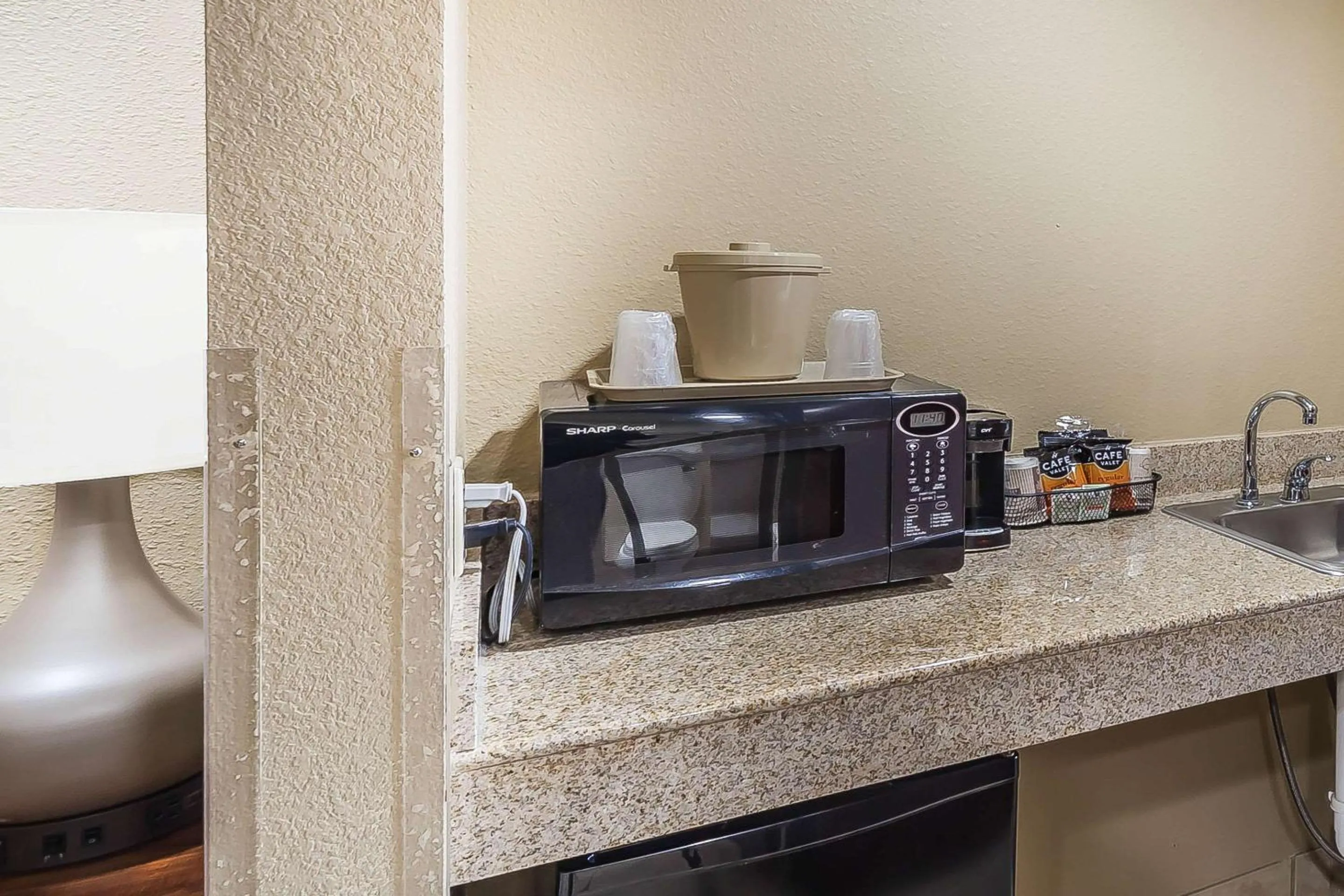 Bedroom in Comfort Suites Yukon - SW Oklahoma City